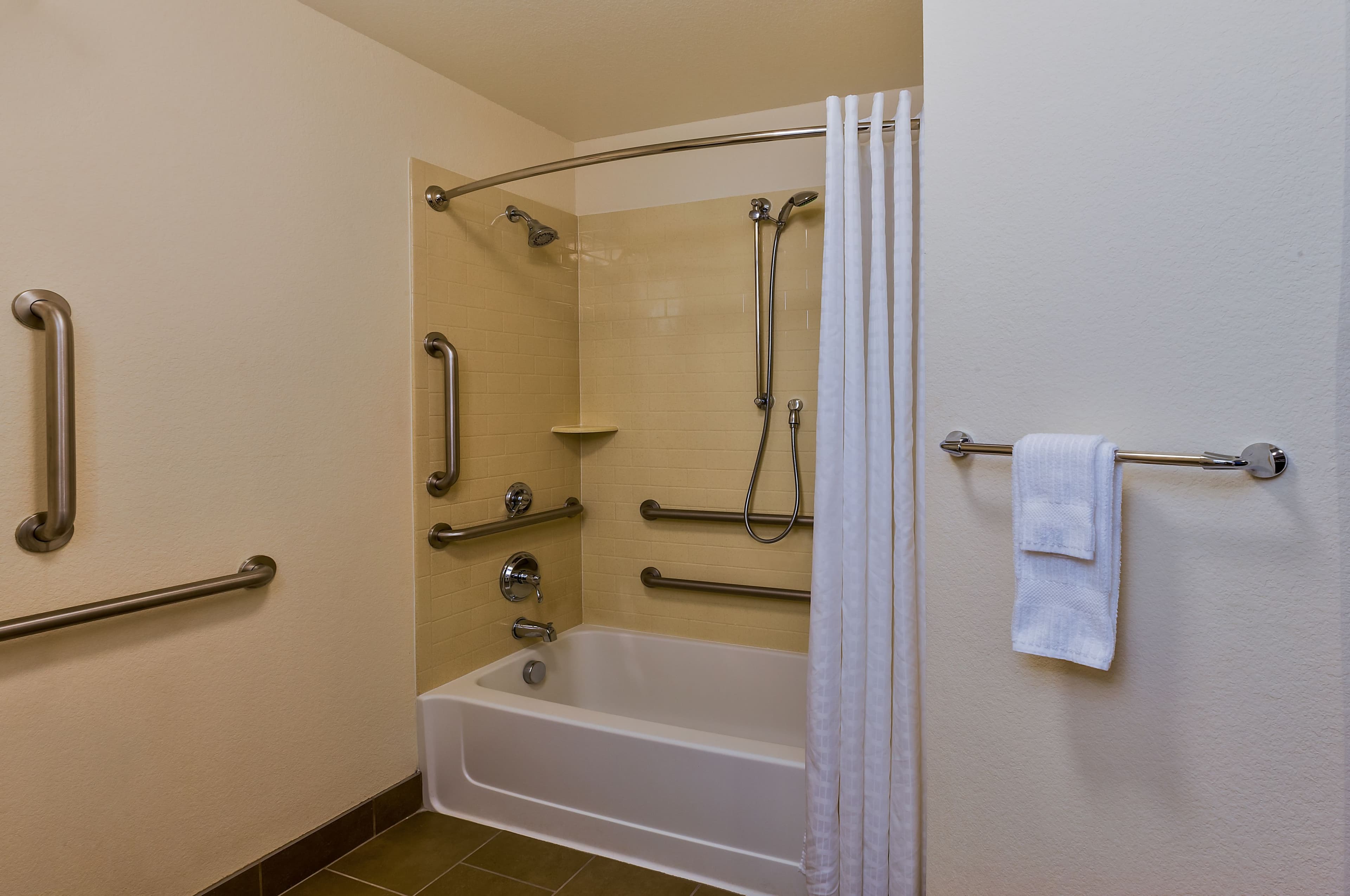 Candlewood Suites Tucson - Image 4