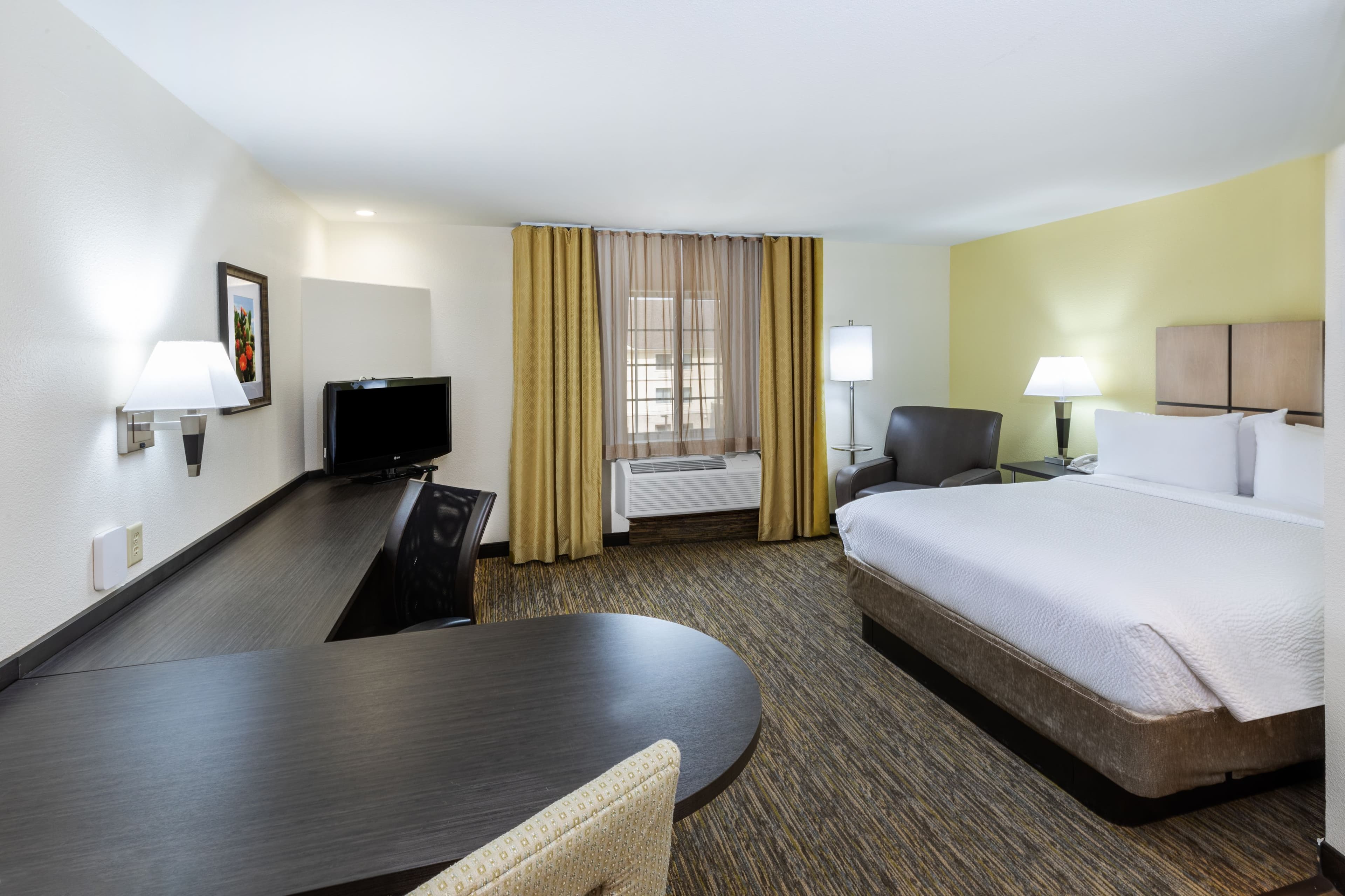 Candlewood Suites Tyler - Image 3
