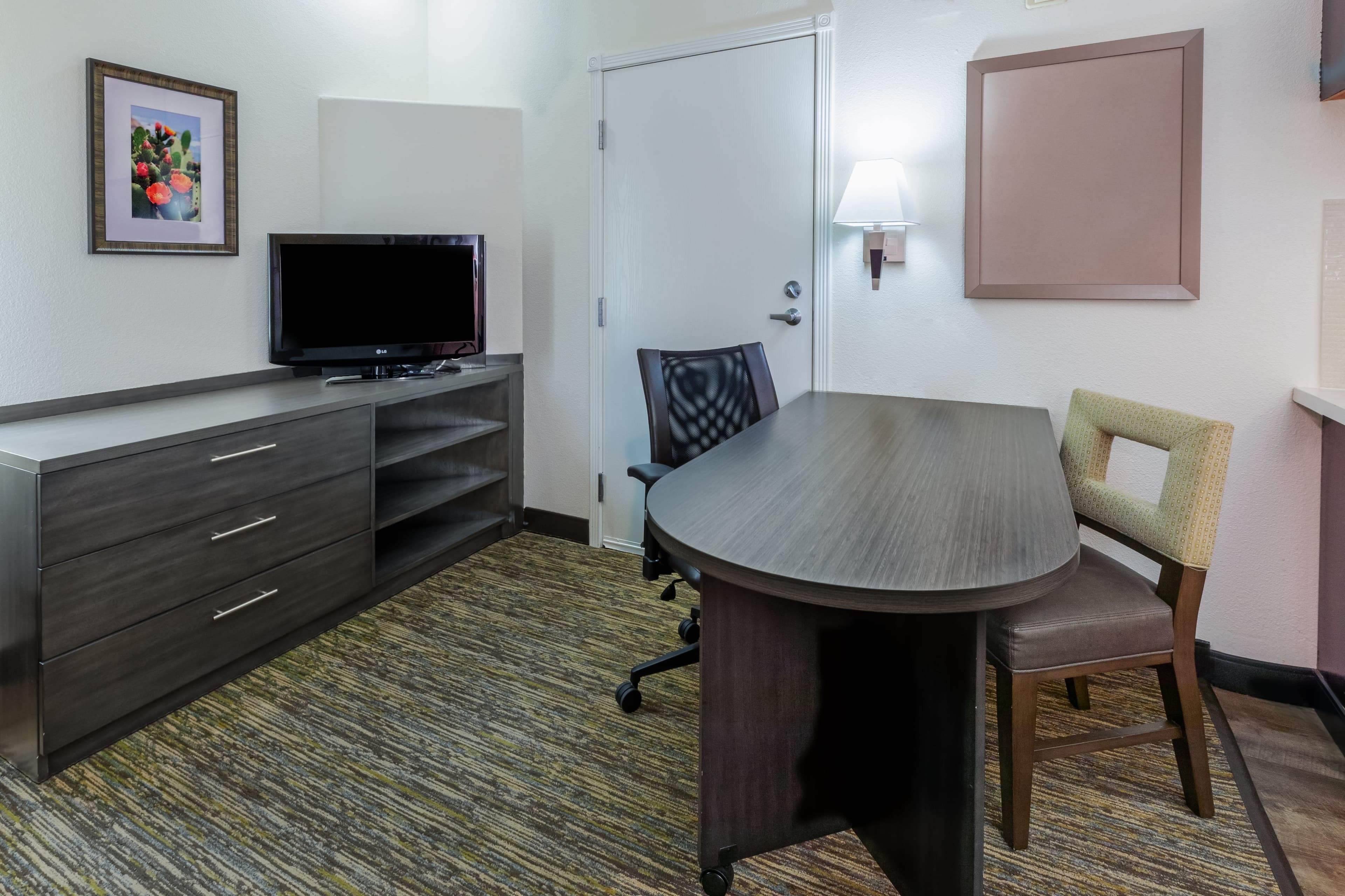Candlewood Suites Tyler - Image 4