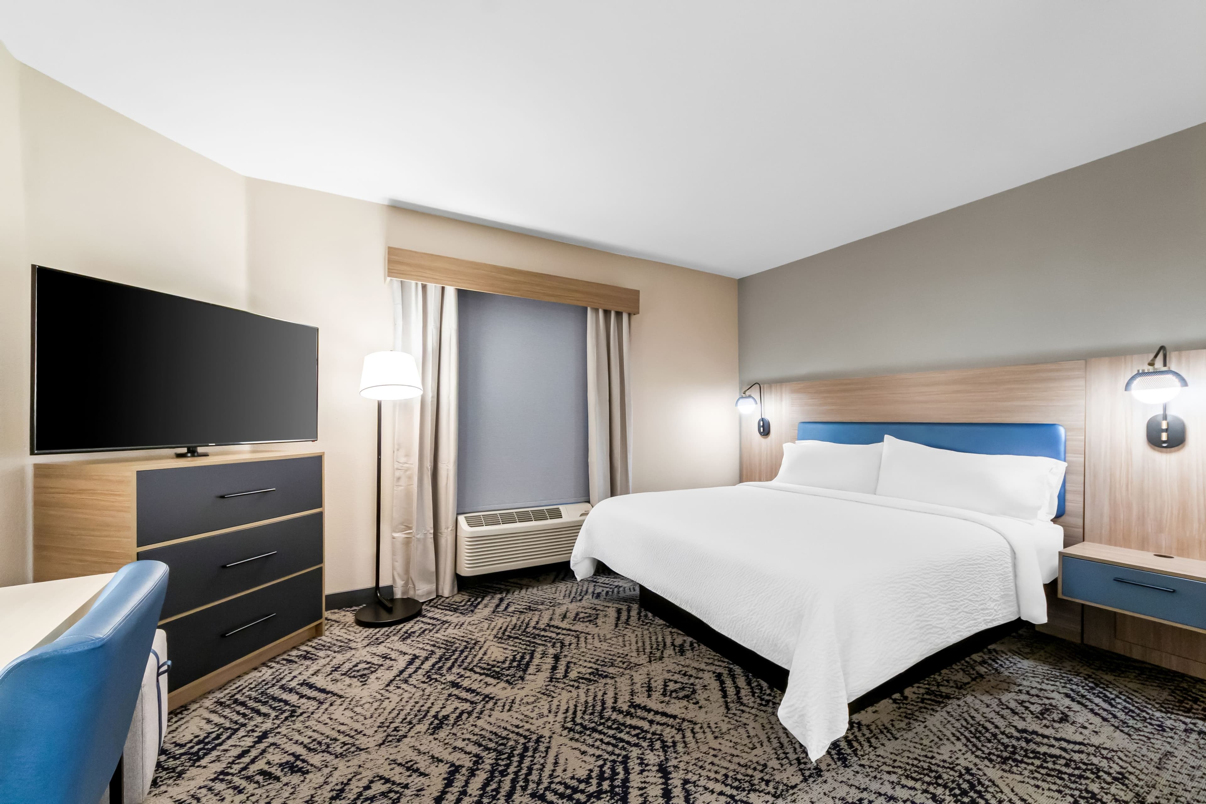 Candlewood Suites Victoria - Image 2