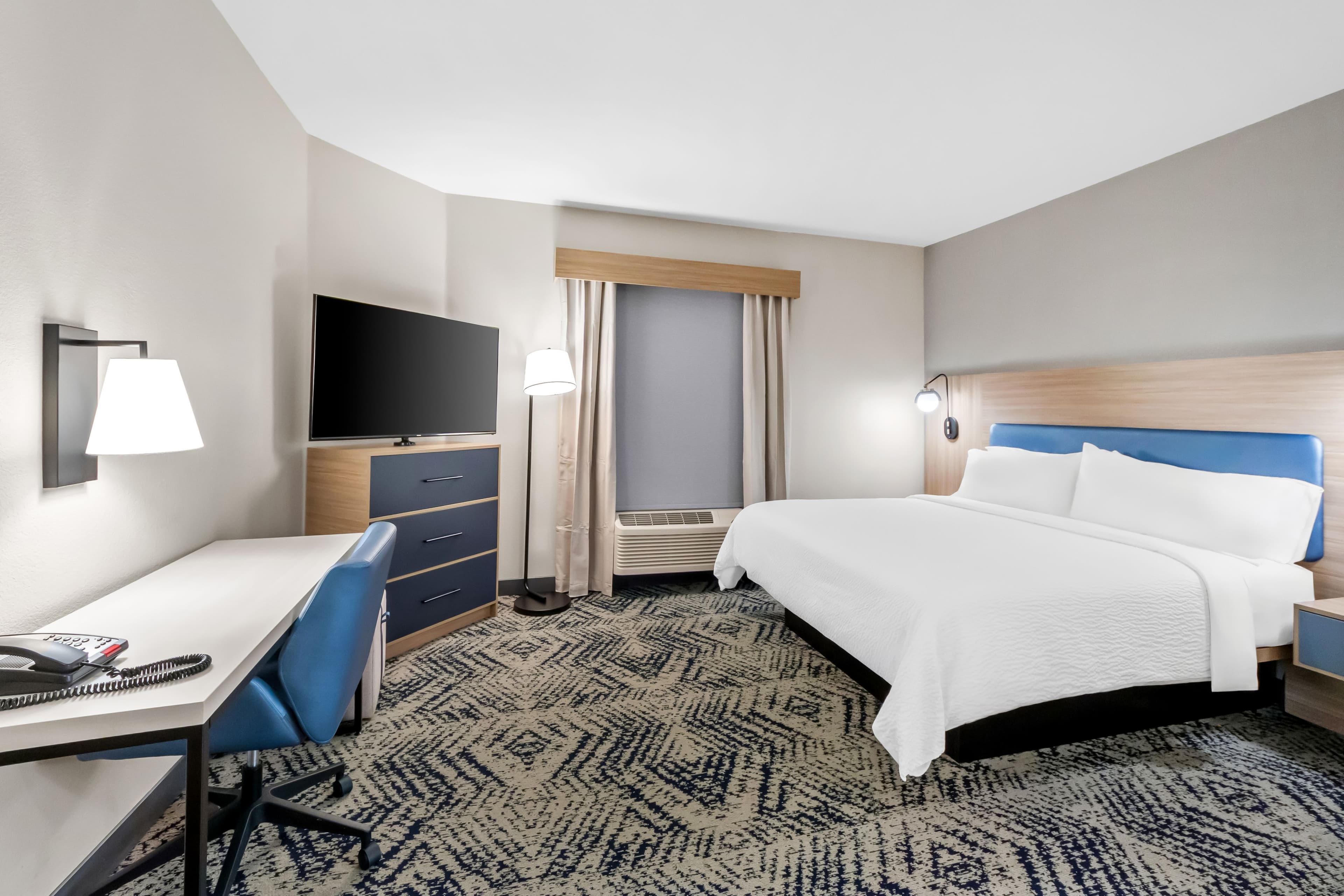 Candlewood Suites Victoria - Image 3