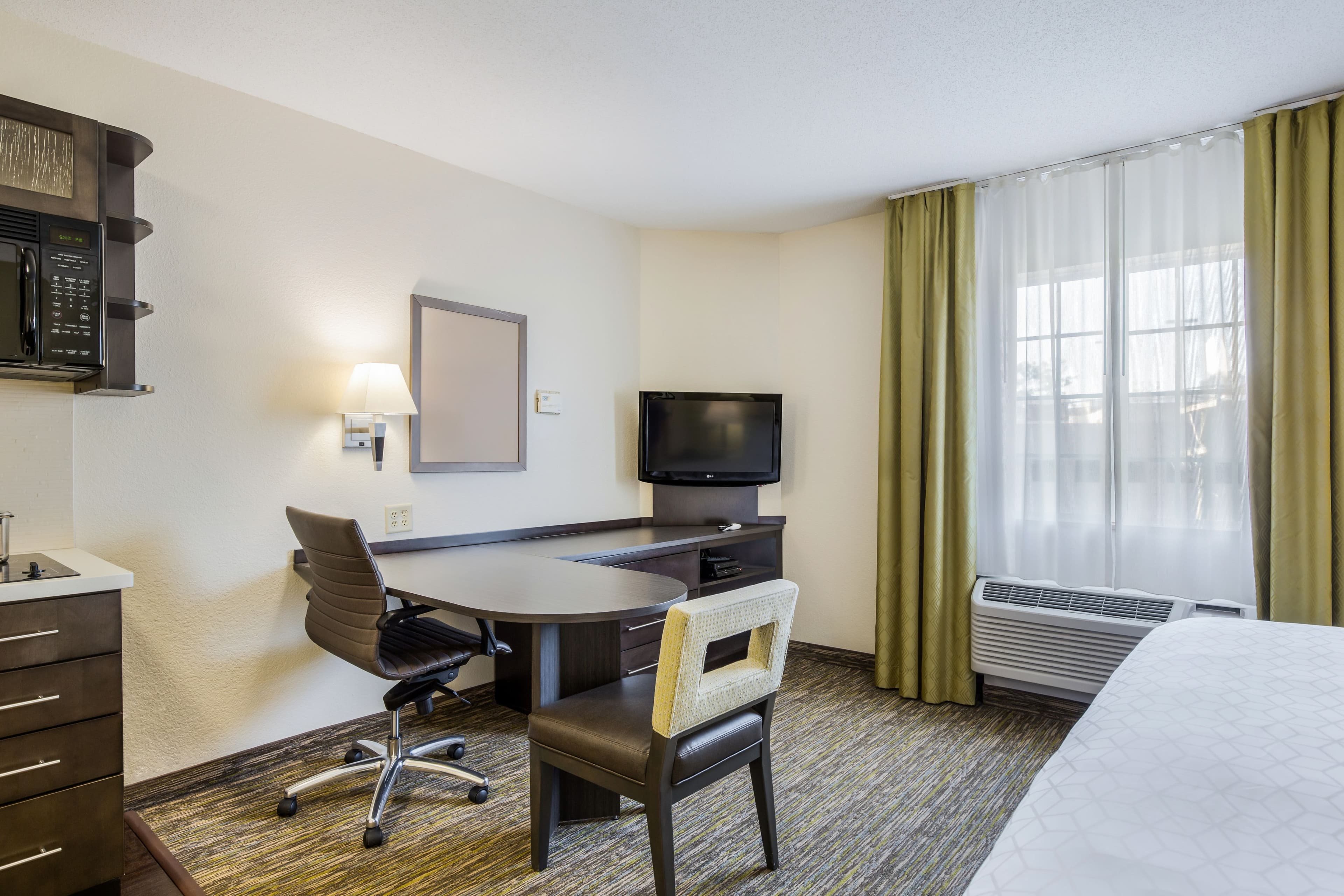 Candlewood Suites Virginia Beach Town Center — 6