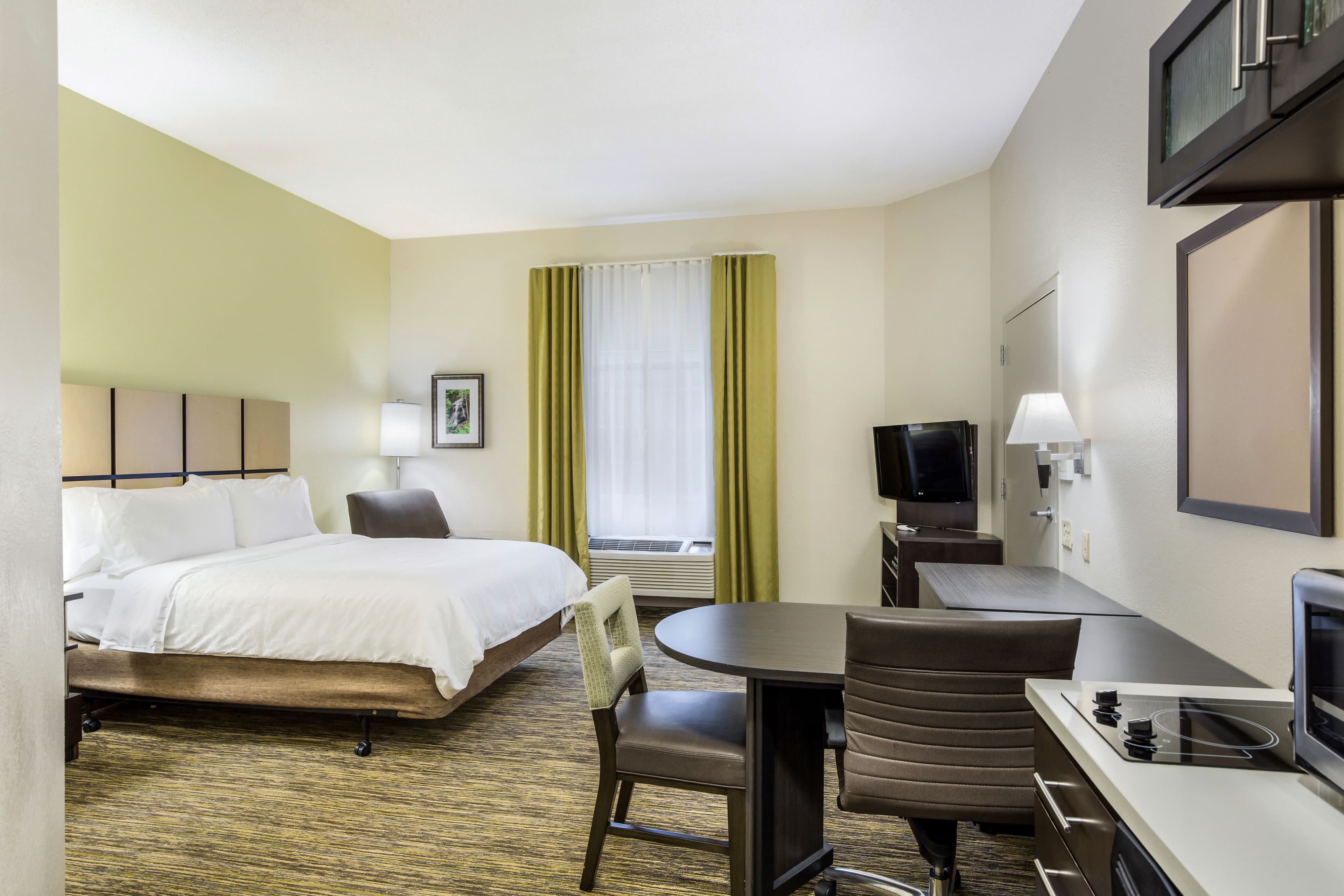 Candlewood Suites Virginia Beach Town Center — 27