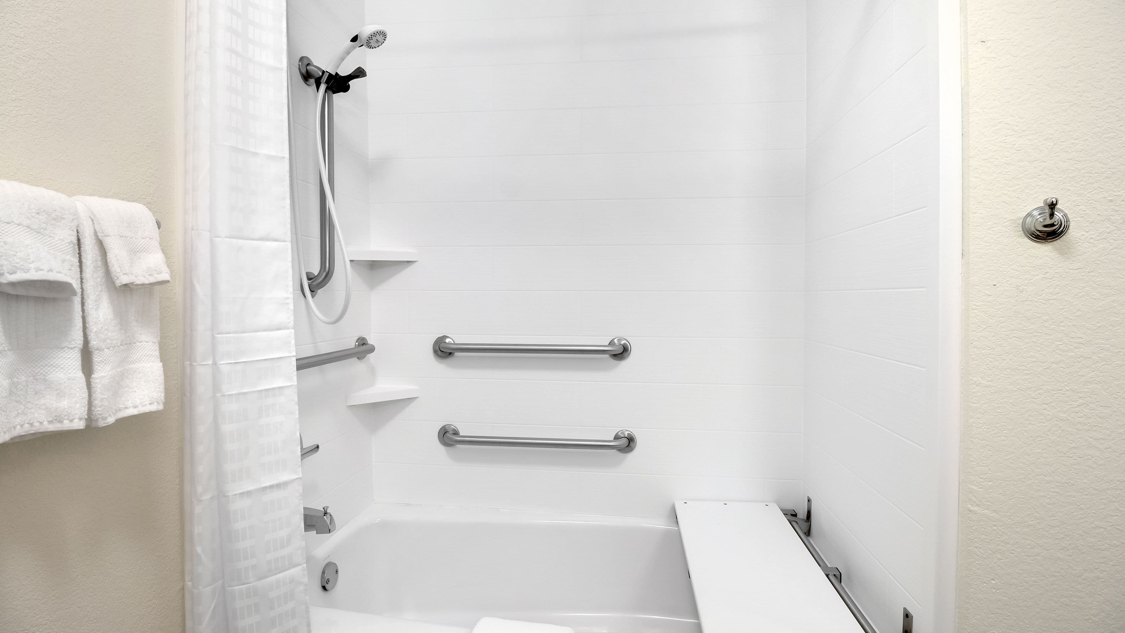 Candlewood Suites Waco — 6