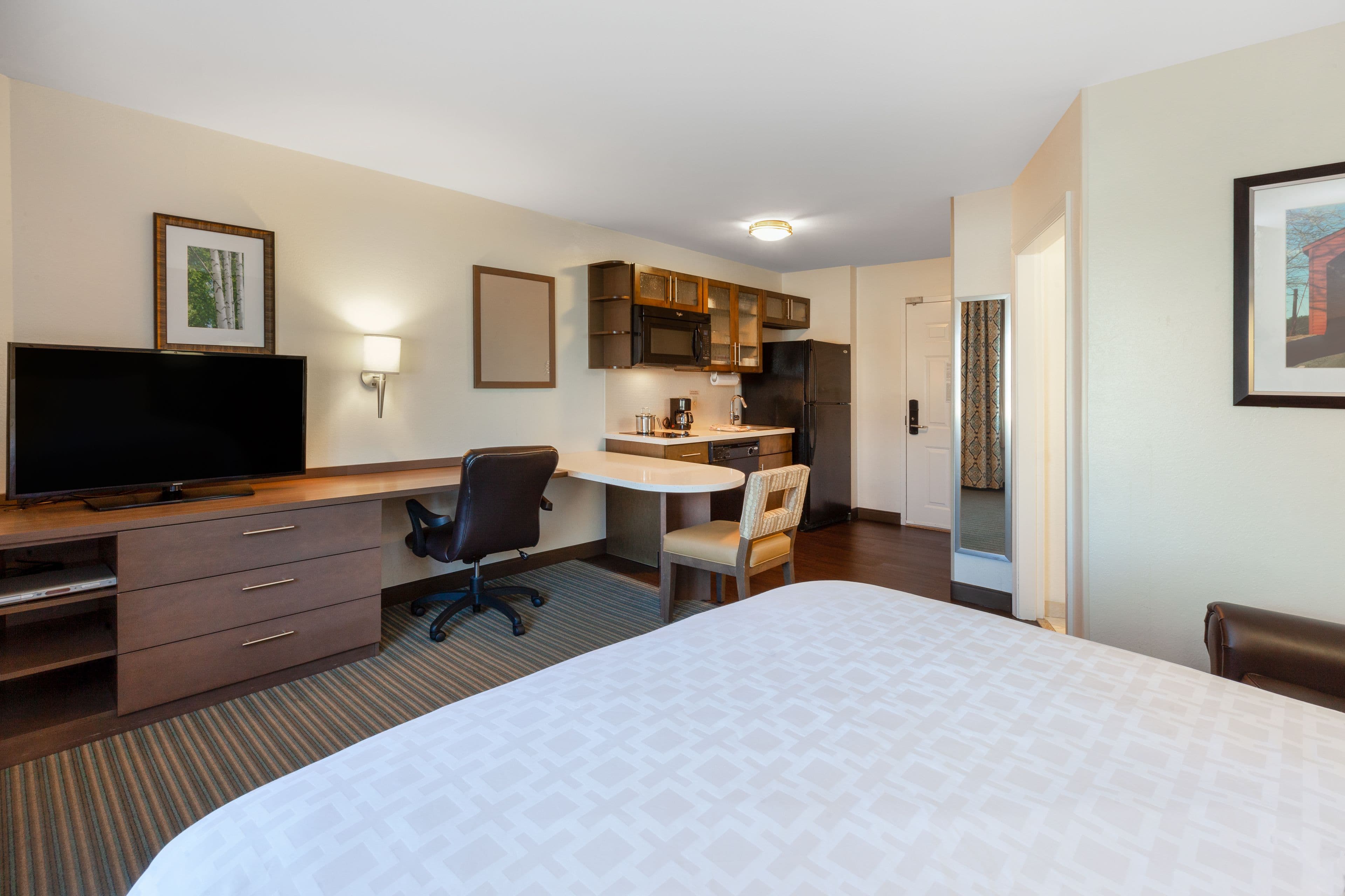 Candlewood Suites West Springfield - Image 4