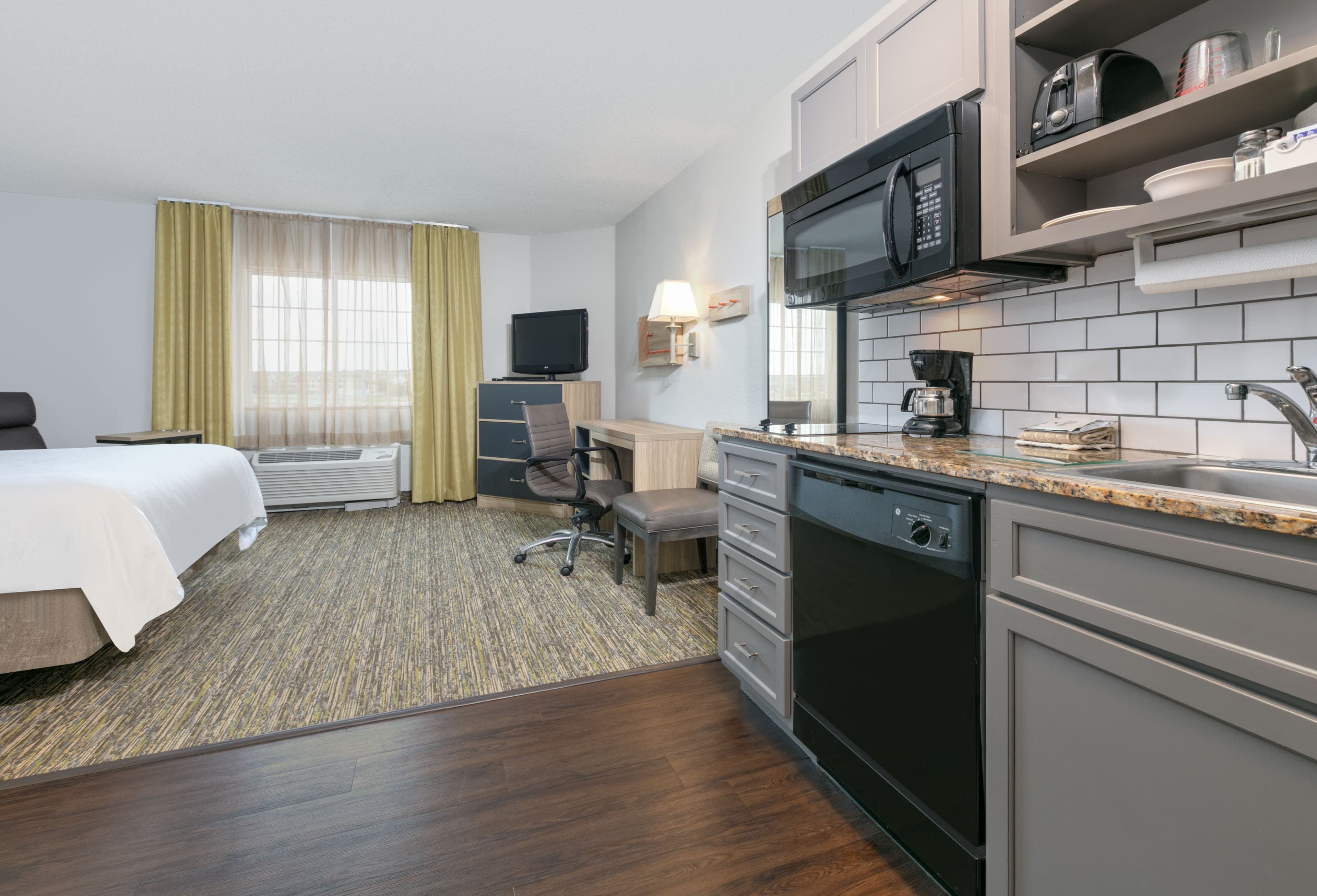 Candlewood Suites Fort Worth/West - Image 3