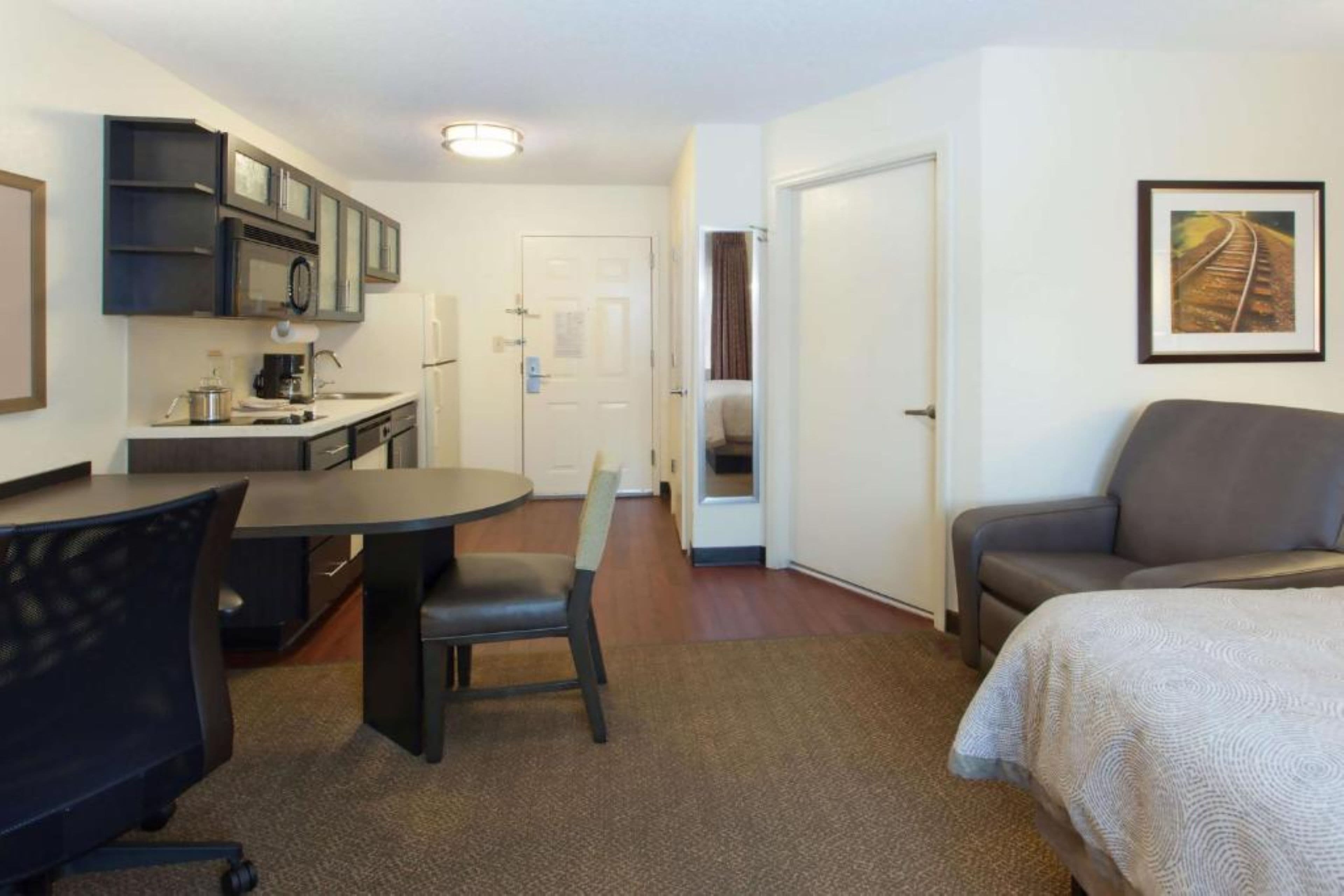 Candlewood Suites Wichita - Airport - Image 4
