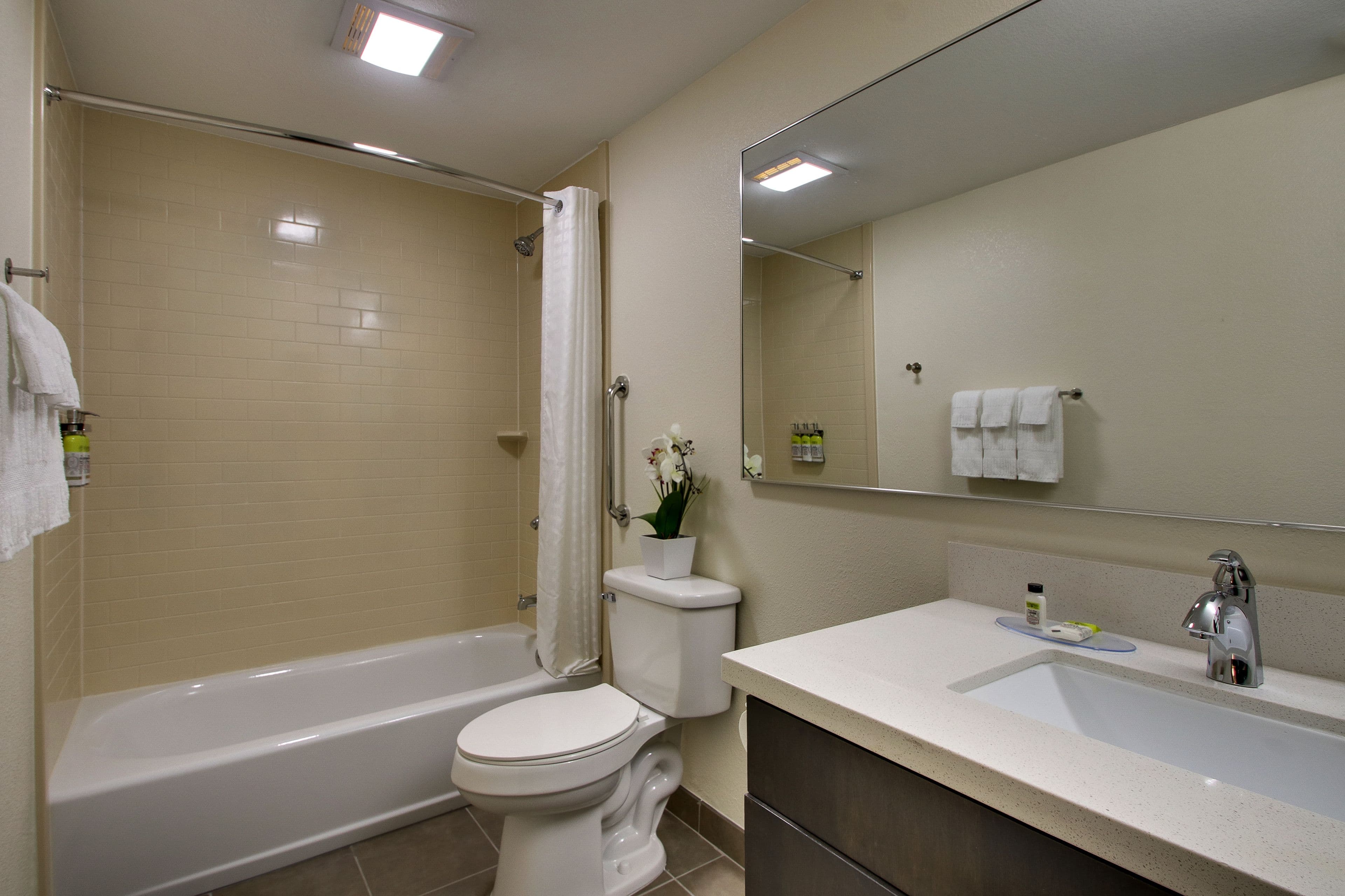 Candlewood Suites Wichita East - Image 3