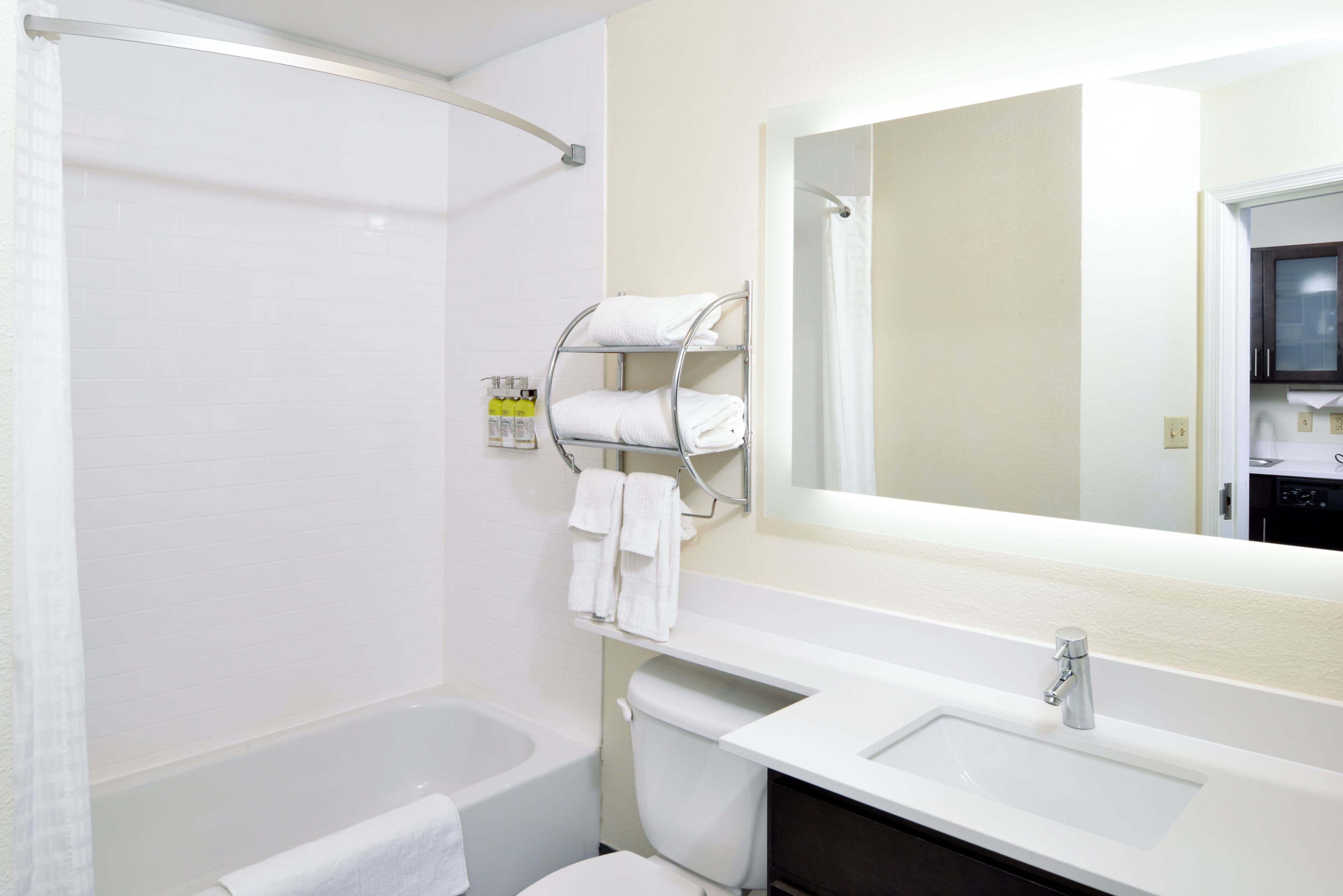 Candlewood Suites Winchester - Image 4