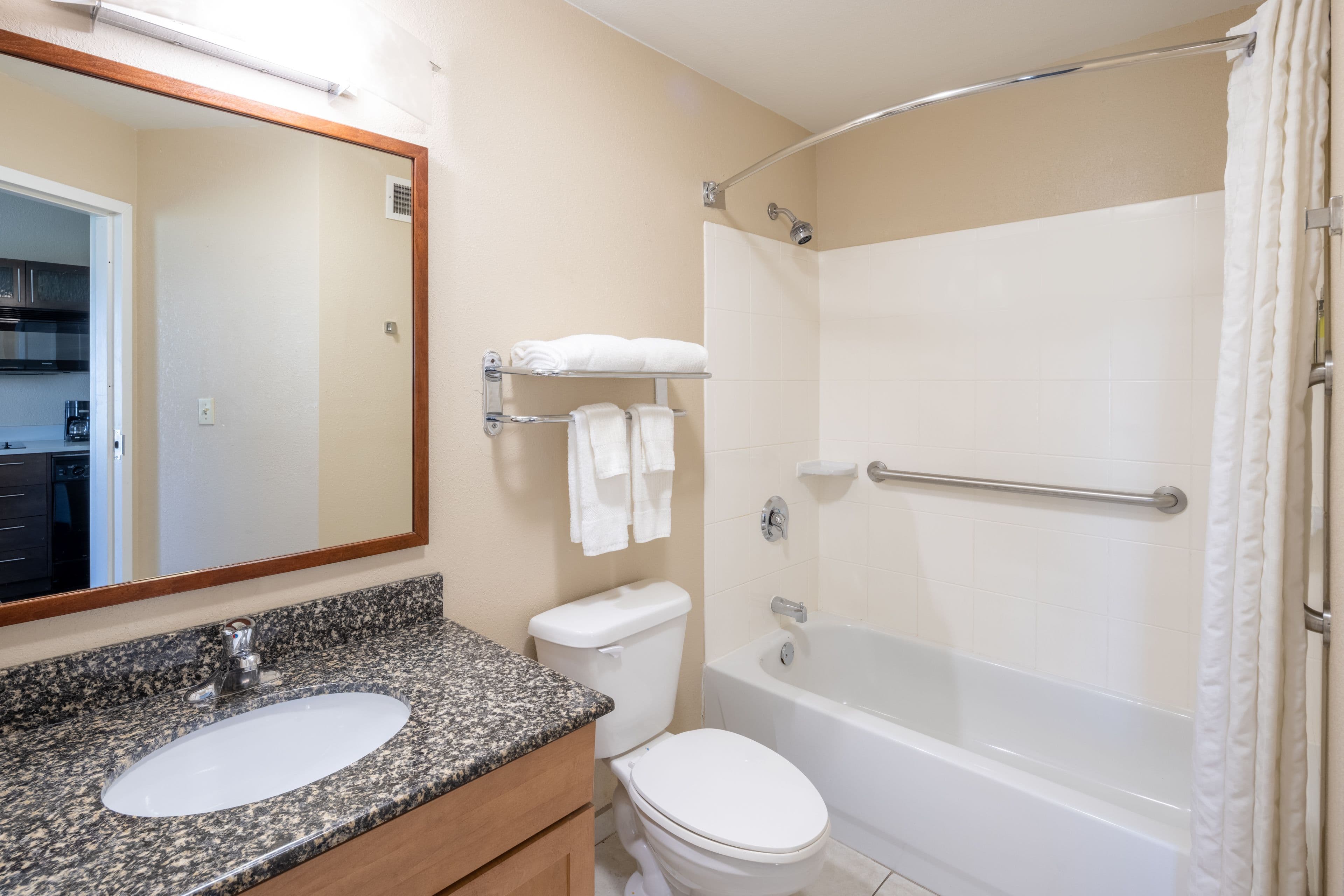 Candlewood Suites Windsor Locks Bradley Arpt - Image 5