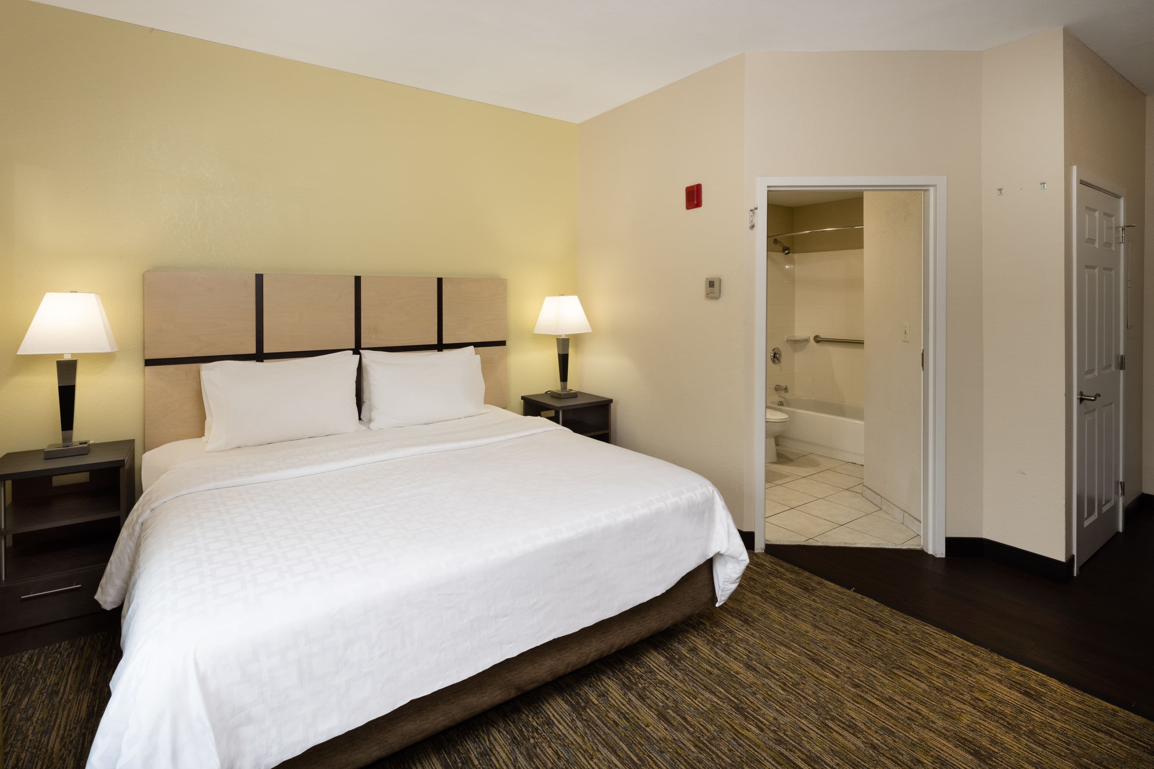 Candlewood Suites Windsor Locks Bradley Arpt - Image 4