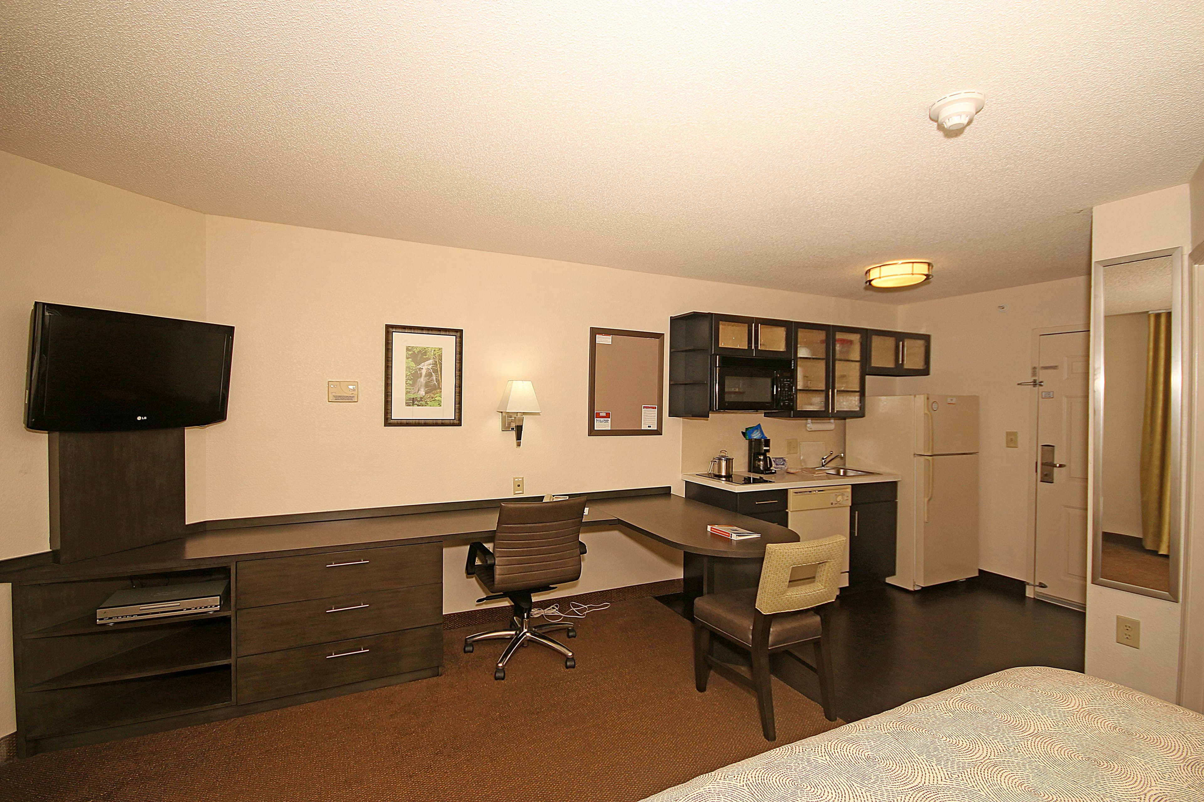 Candlewood Suites Newport News/Yorktown - Image 5