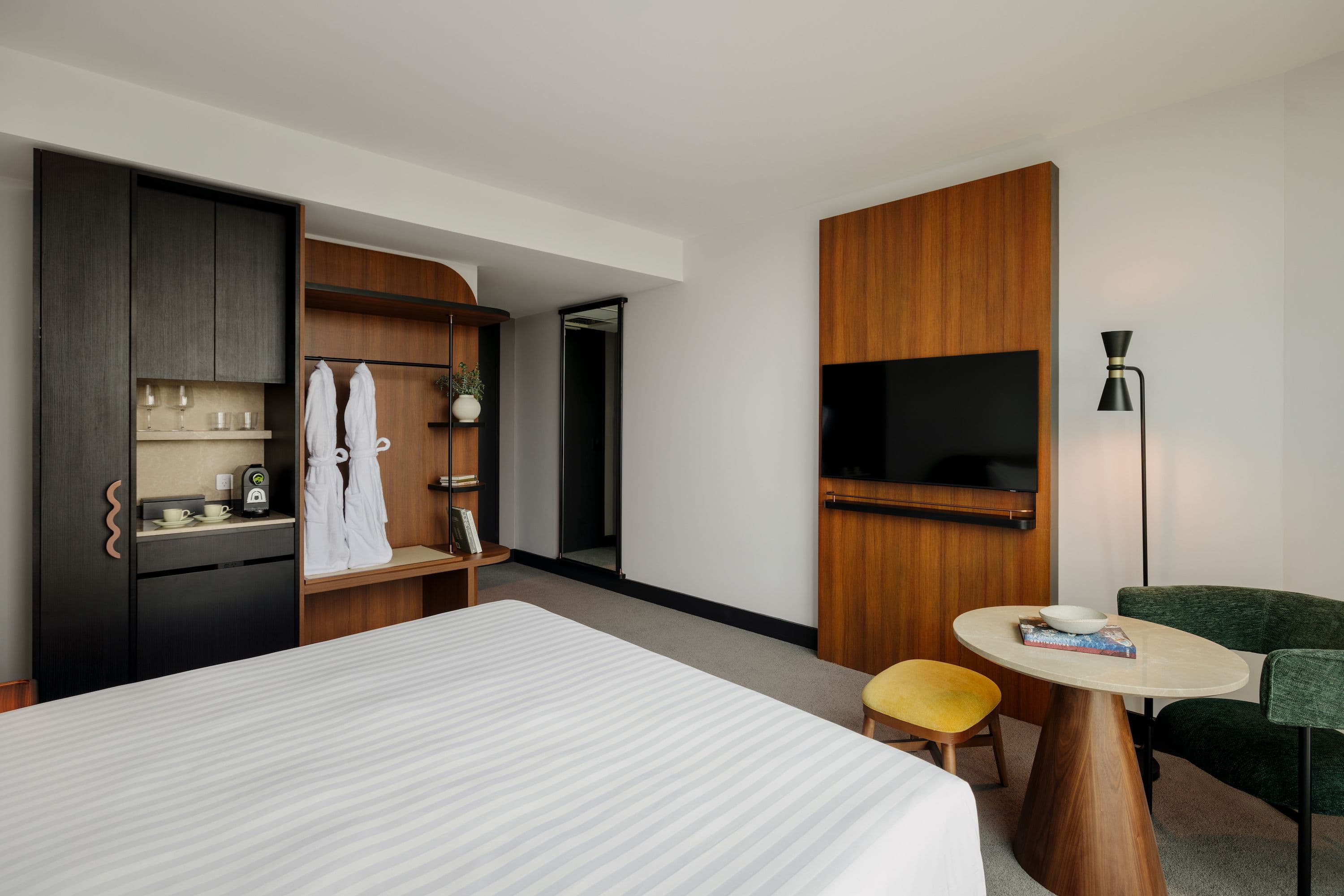 Crowne Plaza Adelaide Mawson Lakes - Image 2