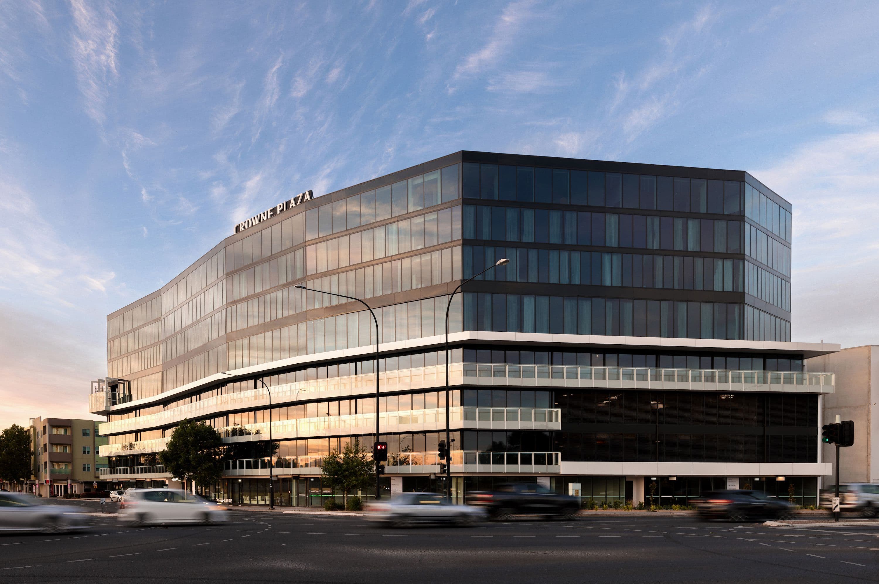 Crowne Plaza Adelaide Mawson Lakes - Image 1