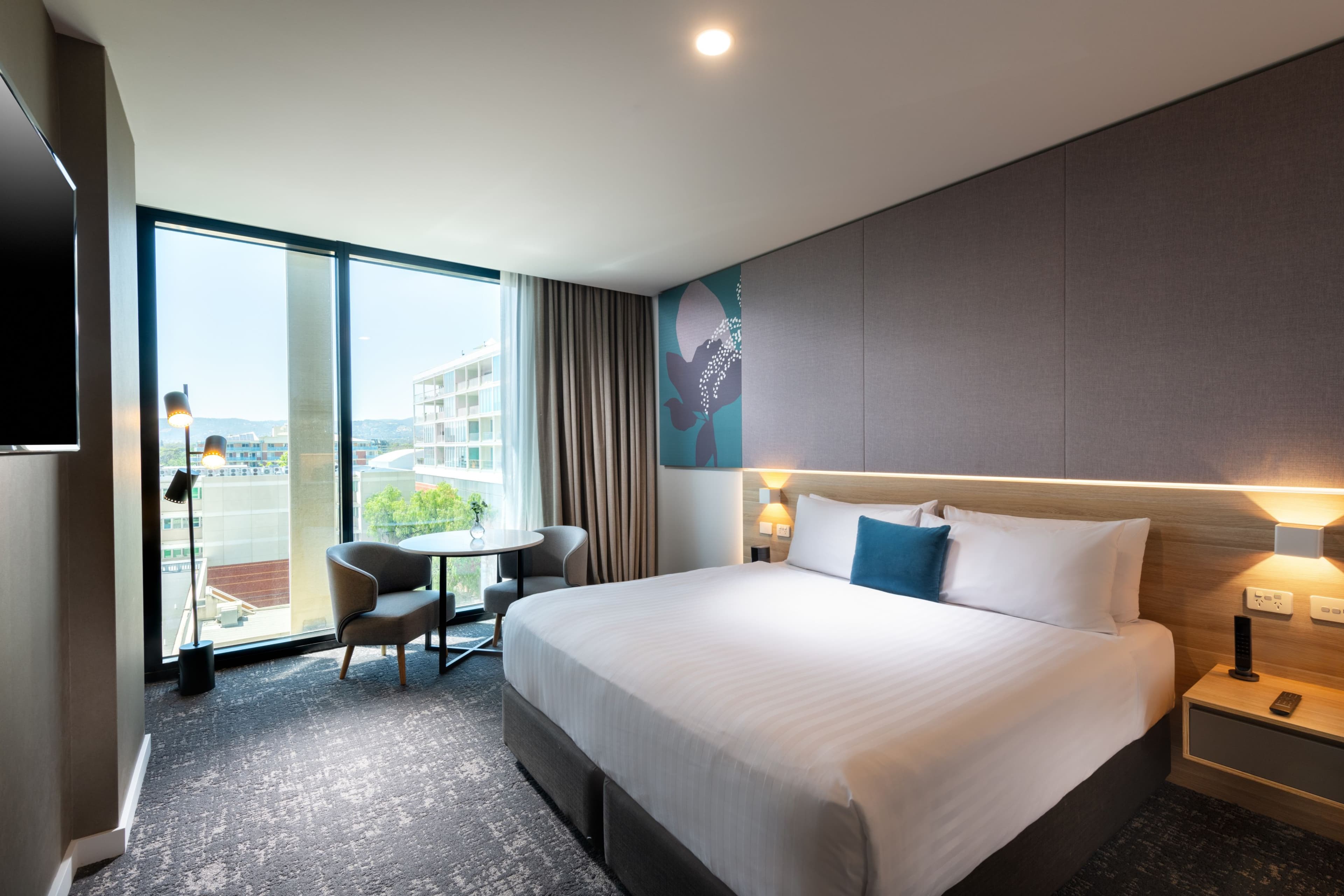 Crowne Plaza Adelaide - Image 2