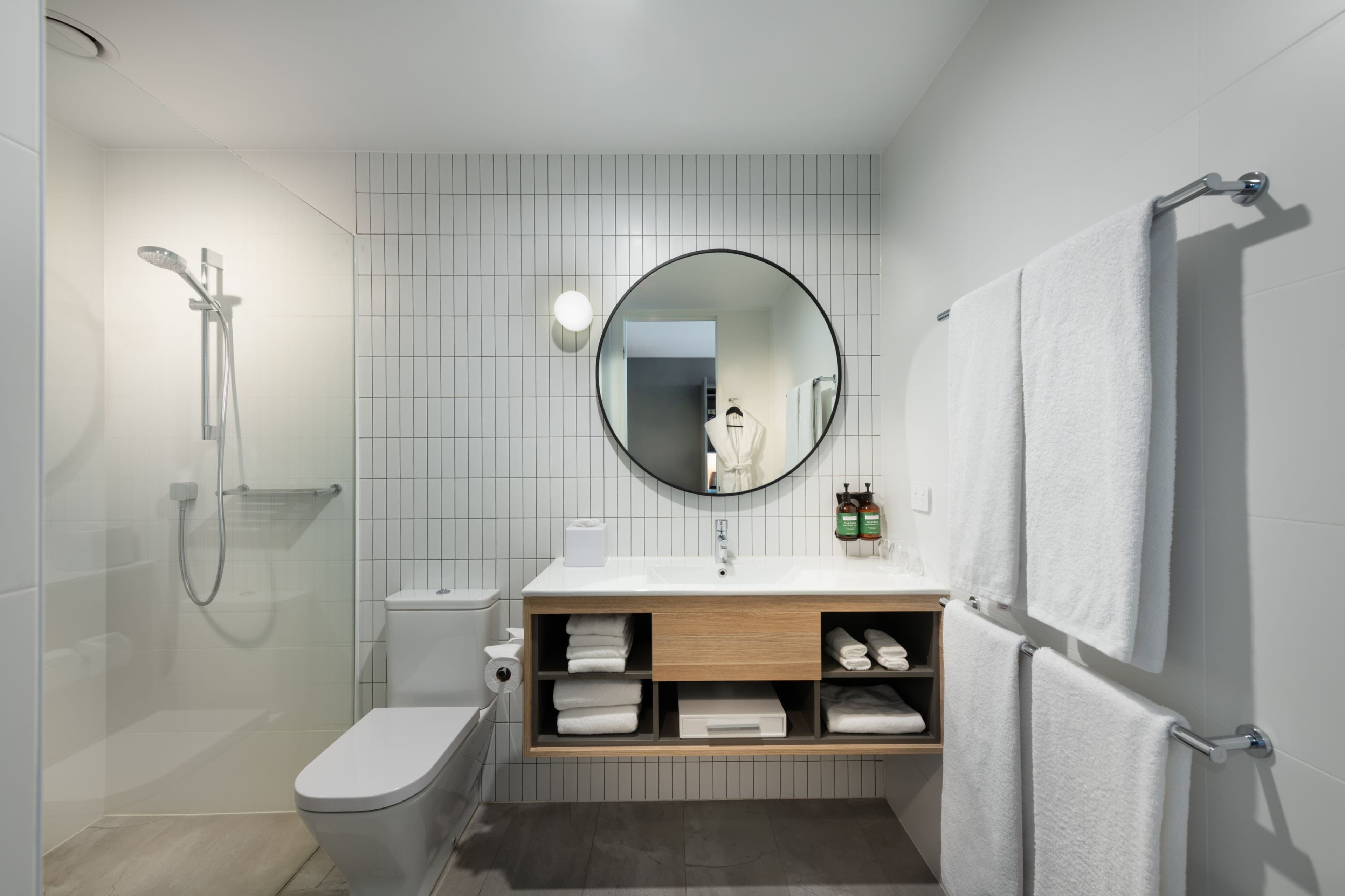 Crowne Plaza Adelaide - Image 3