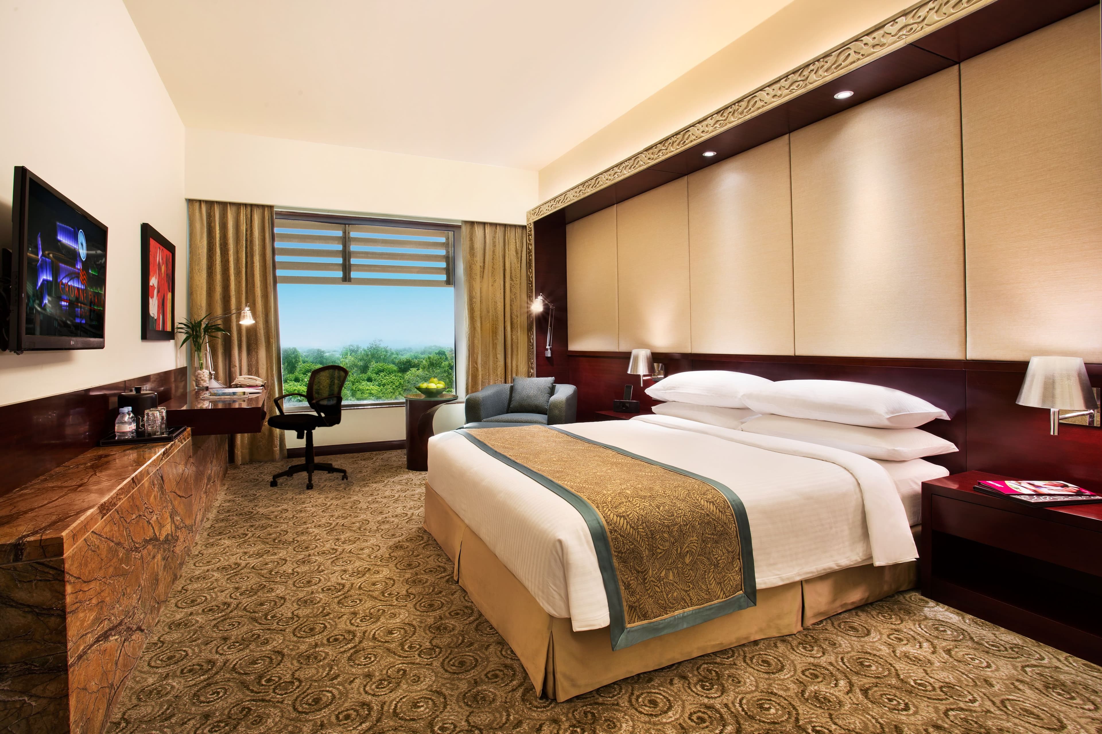 Crowne Plaza Ahmedabad City Centre - Image 2