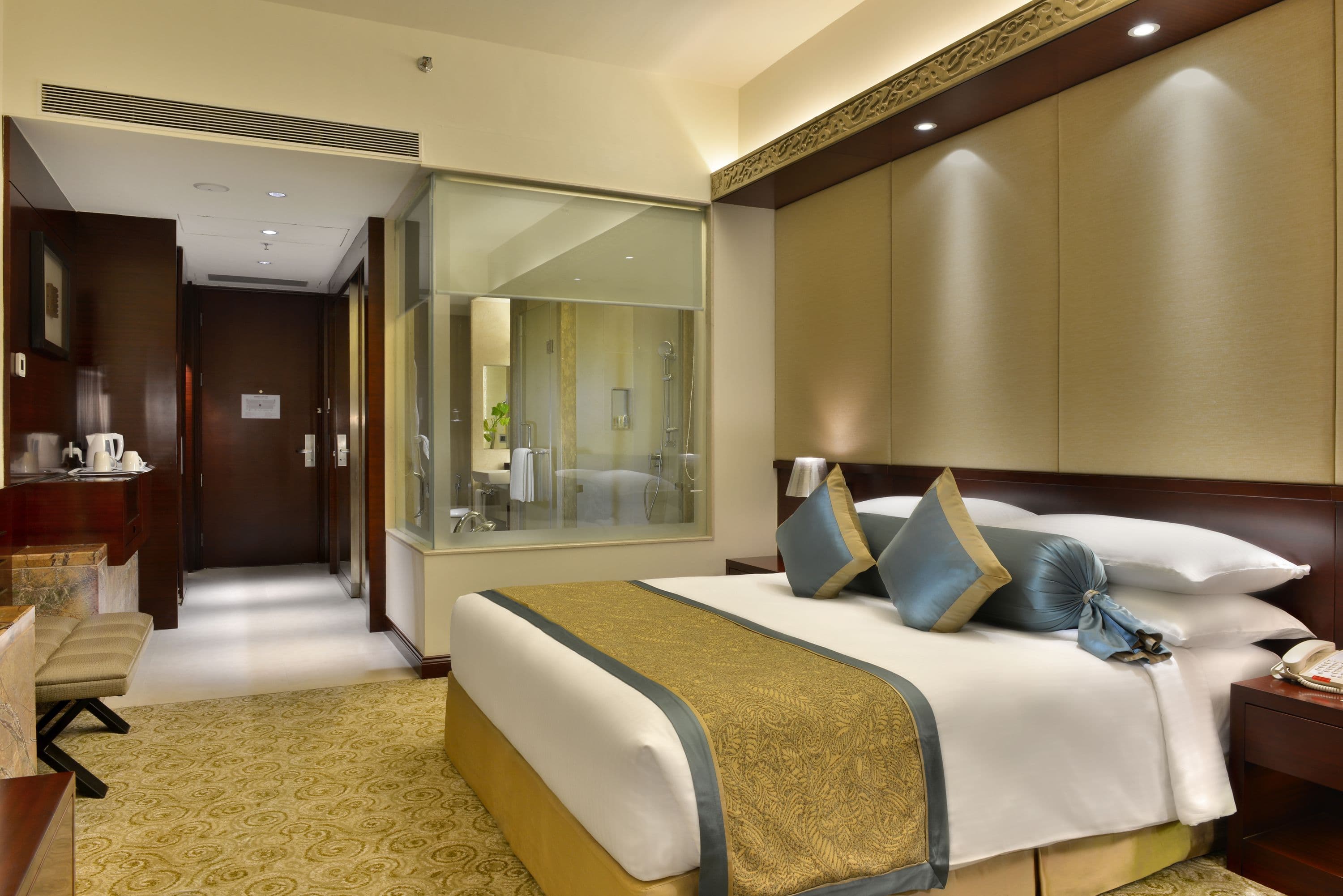 Crowne Plaza Ahmedabad City Centre - Image 4
