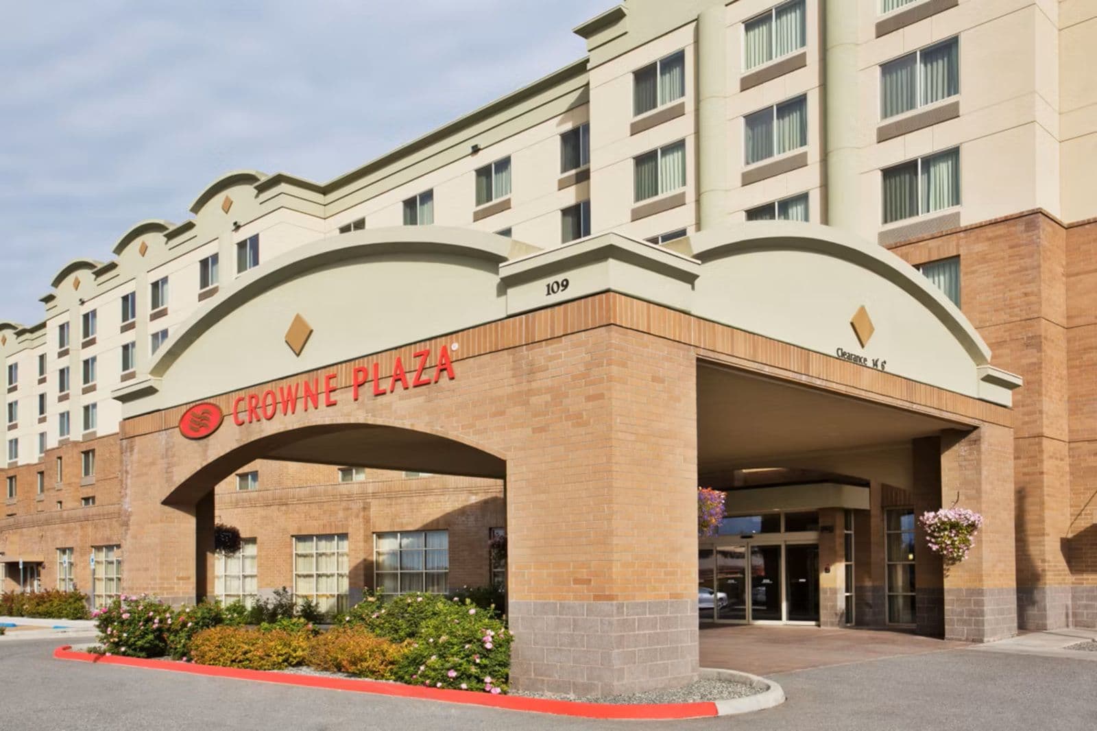Crowne Plaza Anchorage-Midtown - Image 1