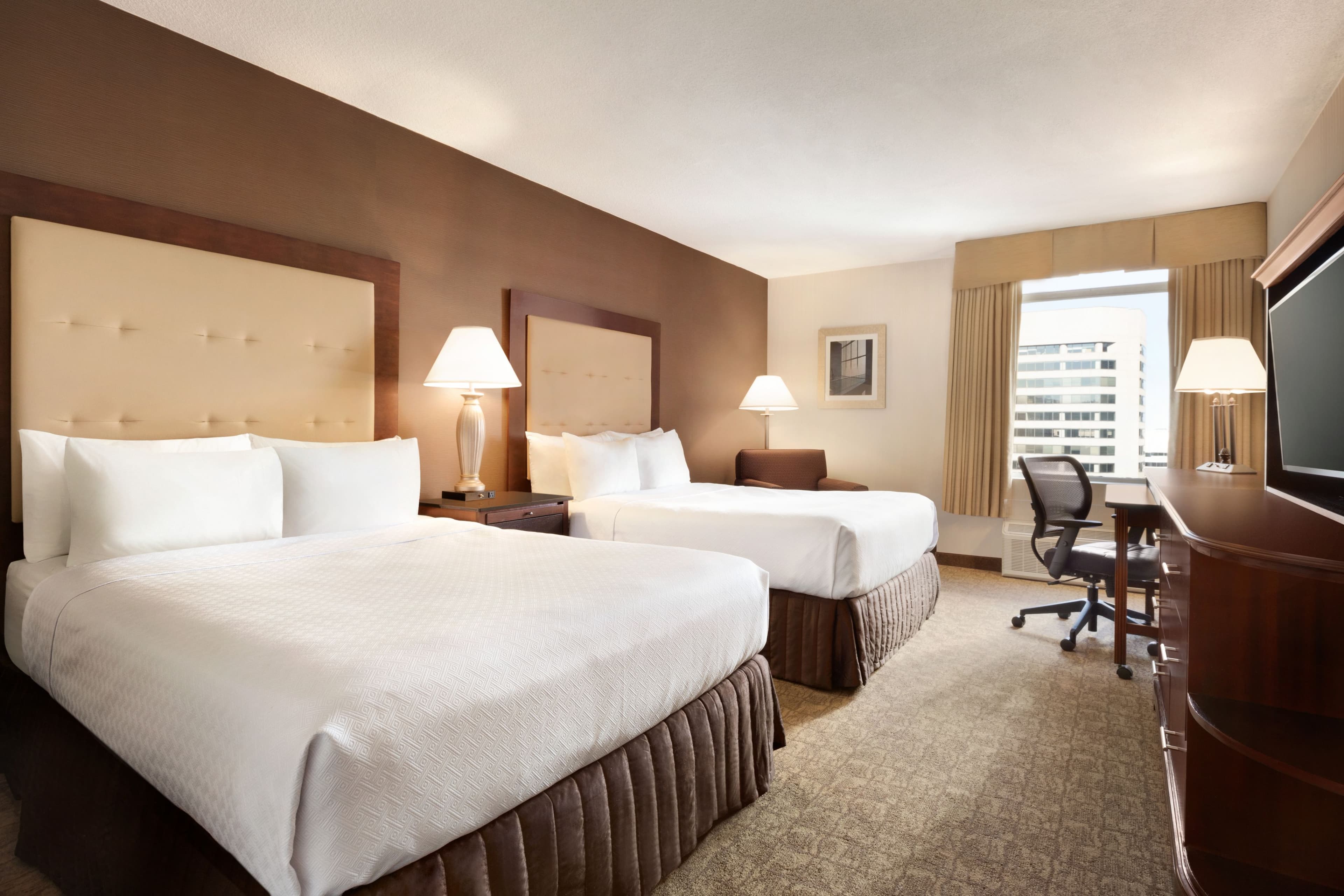 Crowne Plaza Crystal City-Washington, D.C. - Image 2