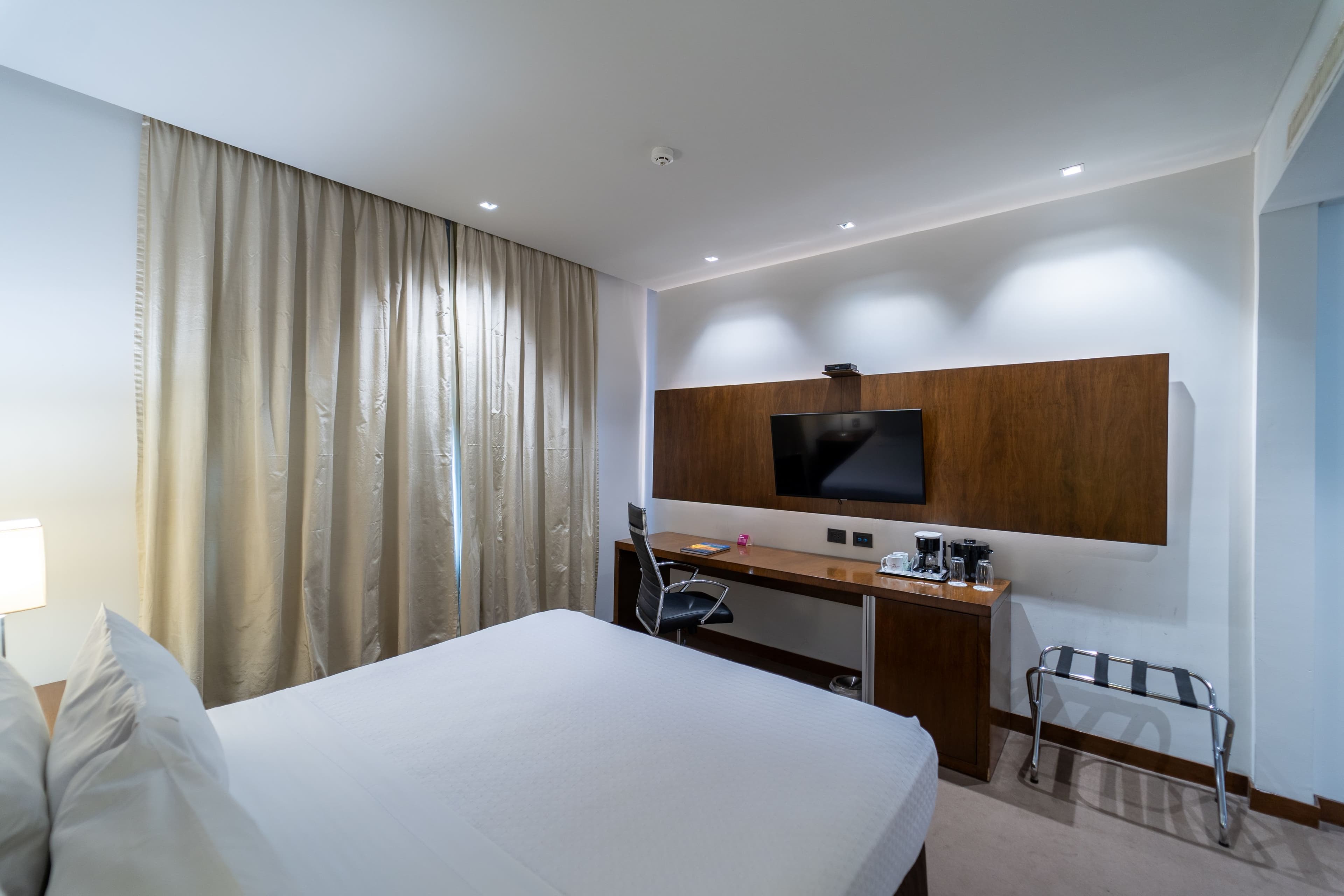 Crowne Plaza Asuncion - Image 2