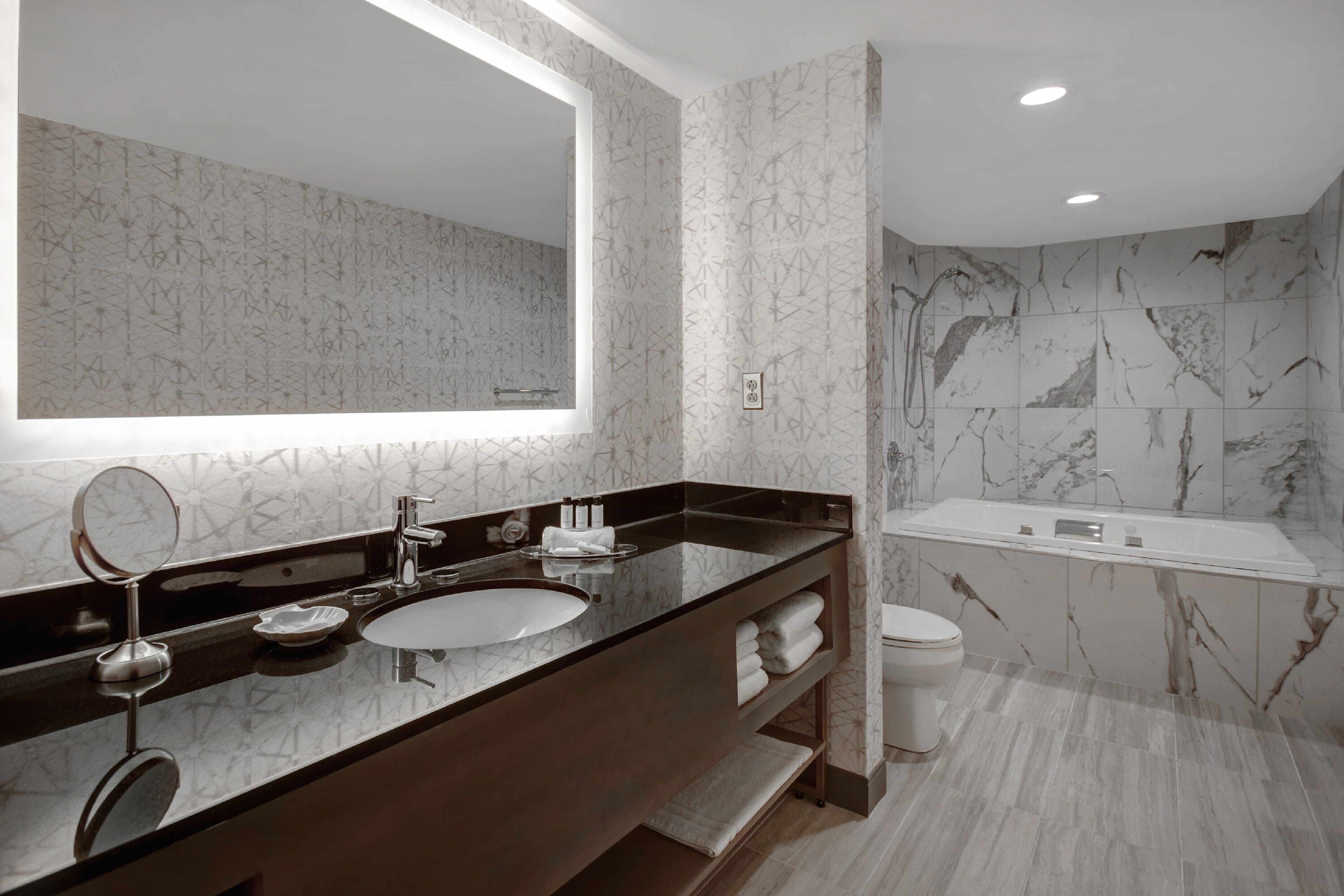 Crowne Plaza Auburn Hills — 127