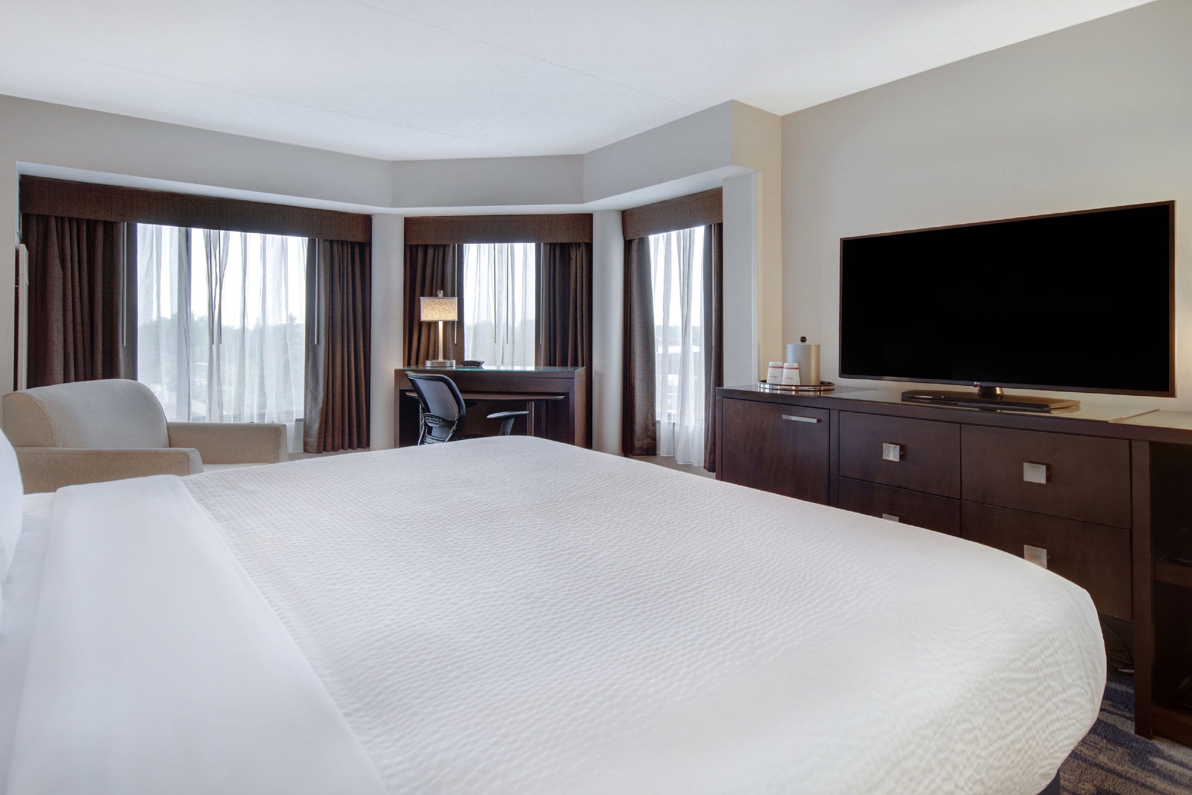 1 King Bed Stndrd Mobil Access Roll Shwr - Image 12