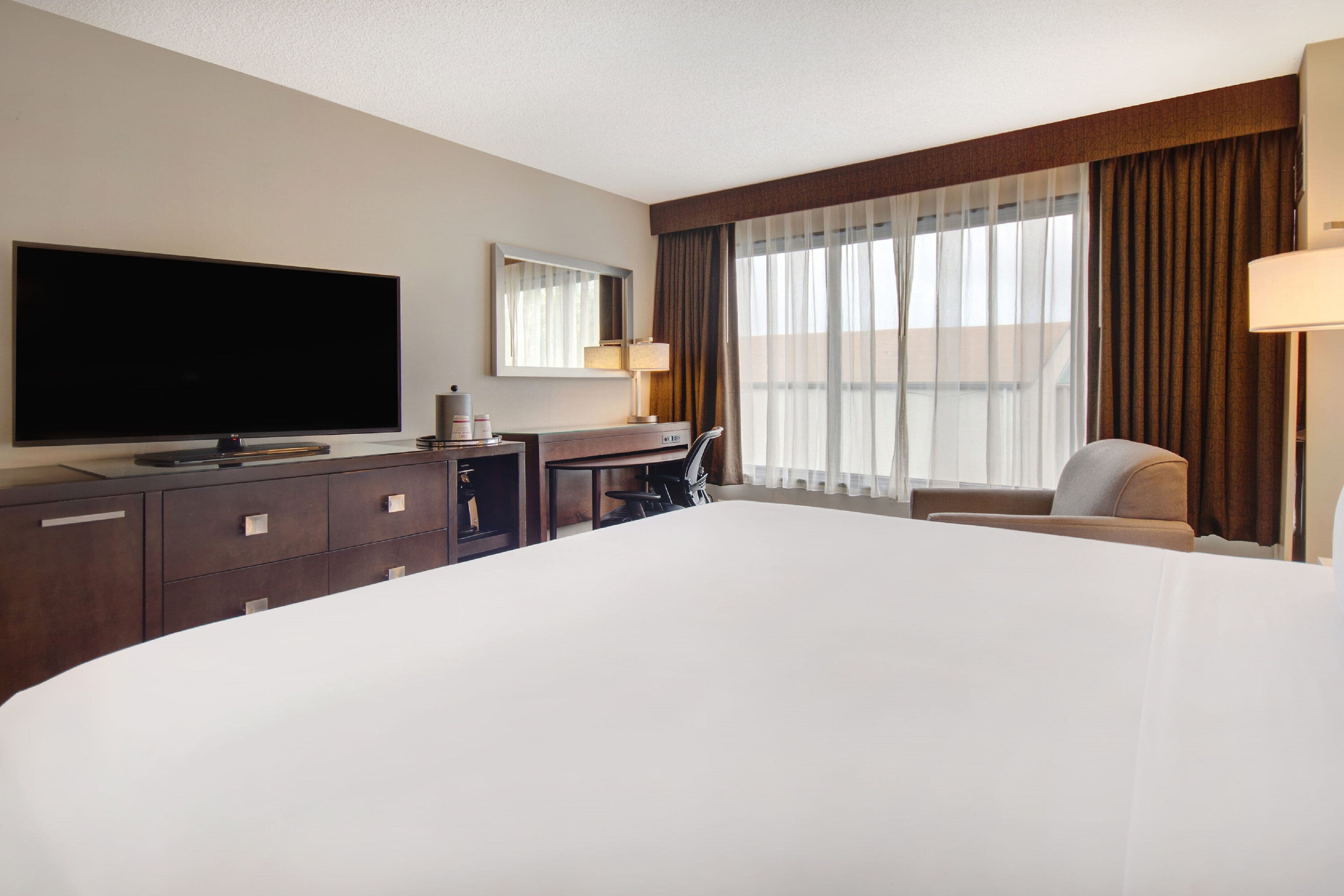 1 King Bed Stndrd Mobil Access Roll Shwr - Image 13