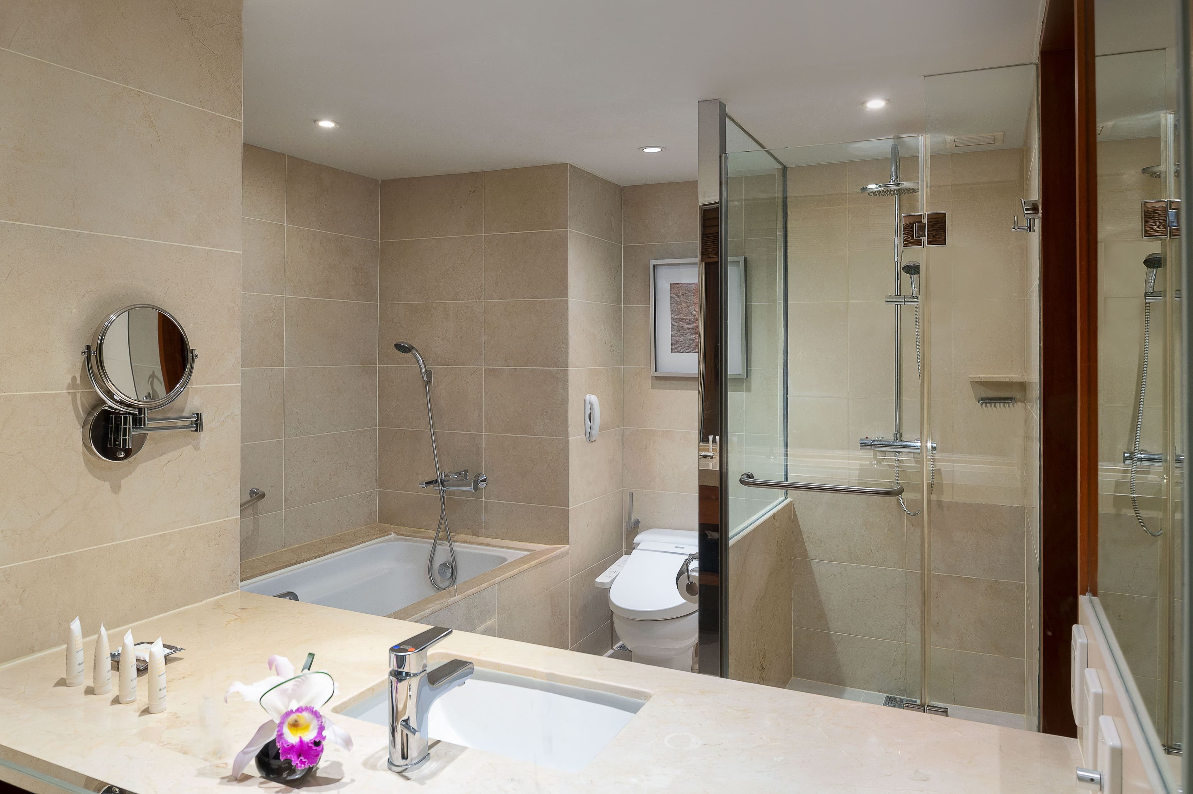 Crowne Plaza Bangkok Lumpini Park - Image 4