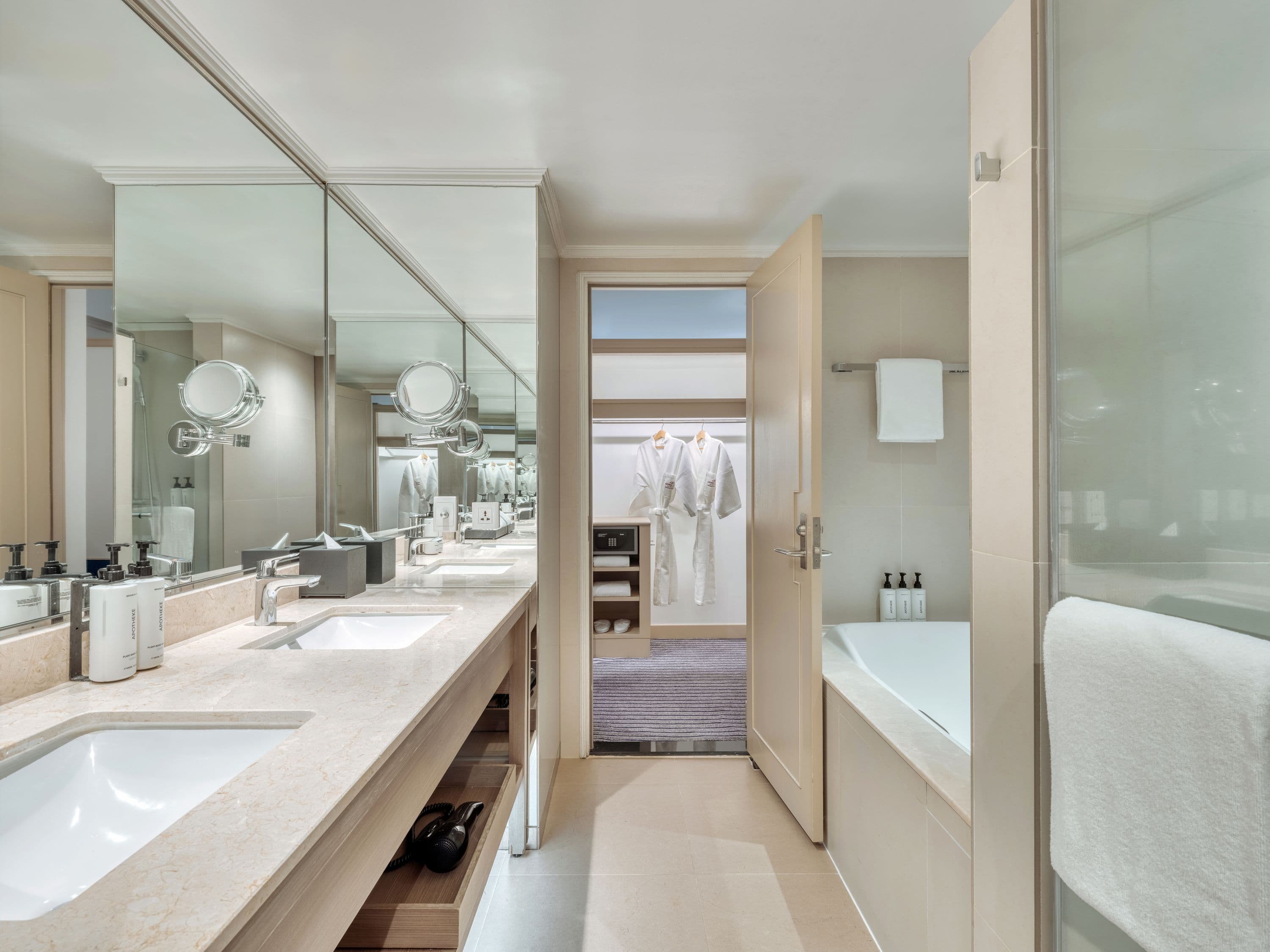 Crowne Plaza Bangkok Lumpini Park — 22