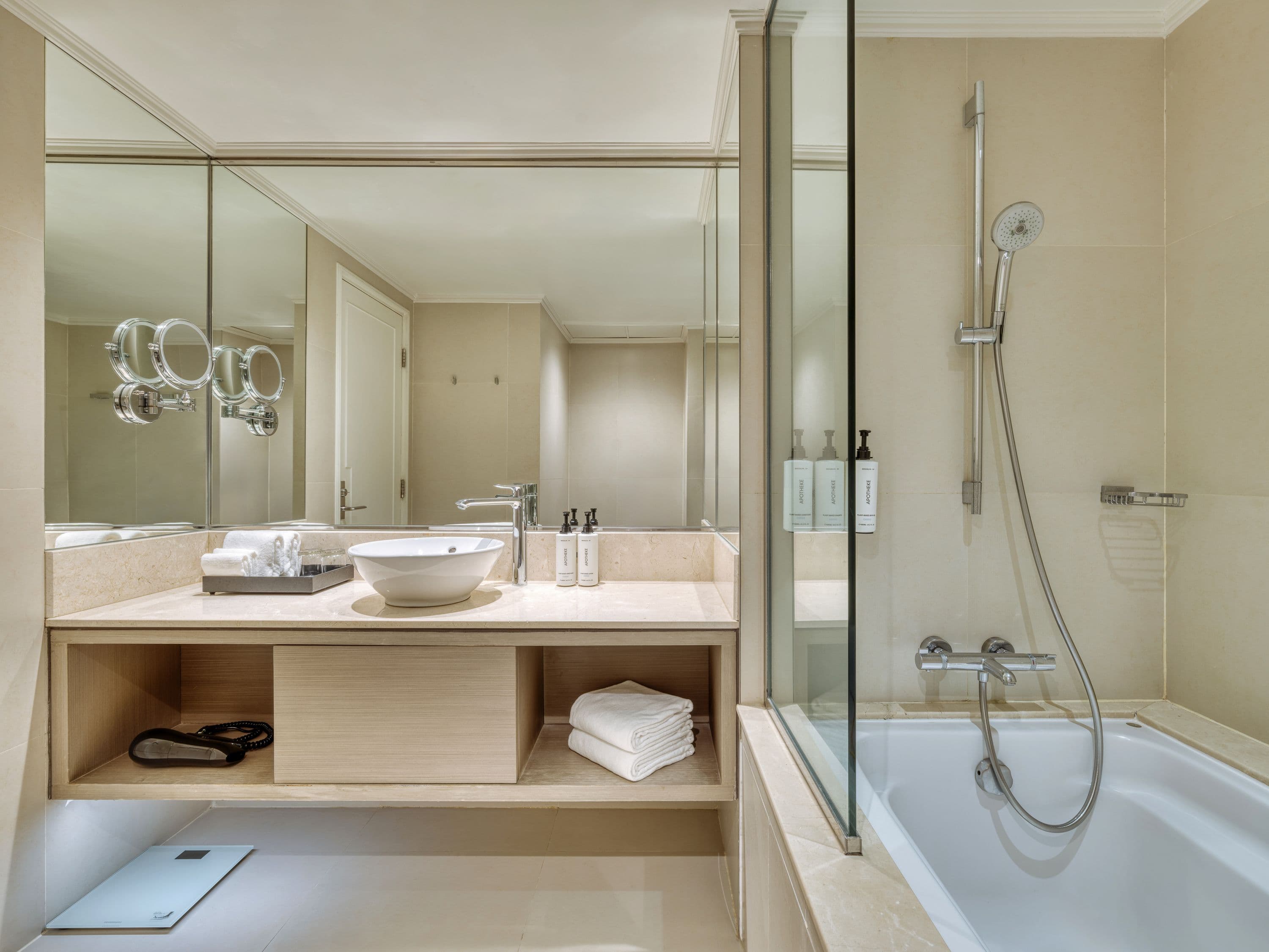 Crowne Plaza Bangkok Lumpini Park - Image 5