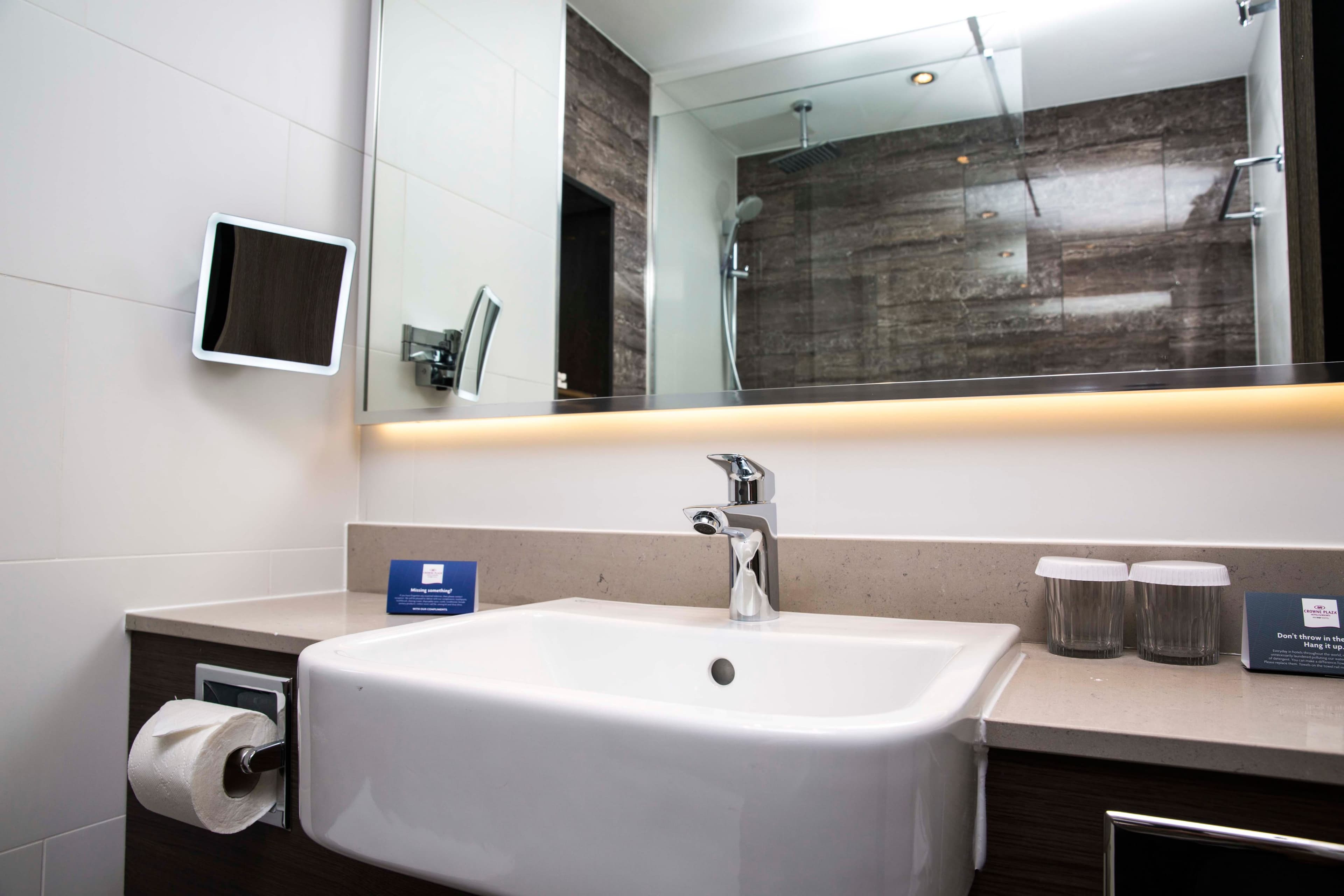 Crowne Plaza Basingstoke - Image 4