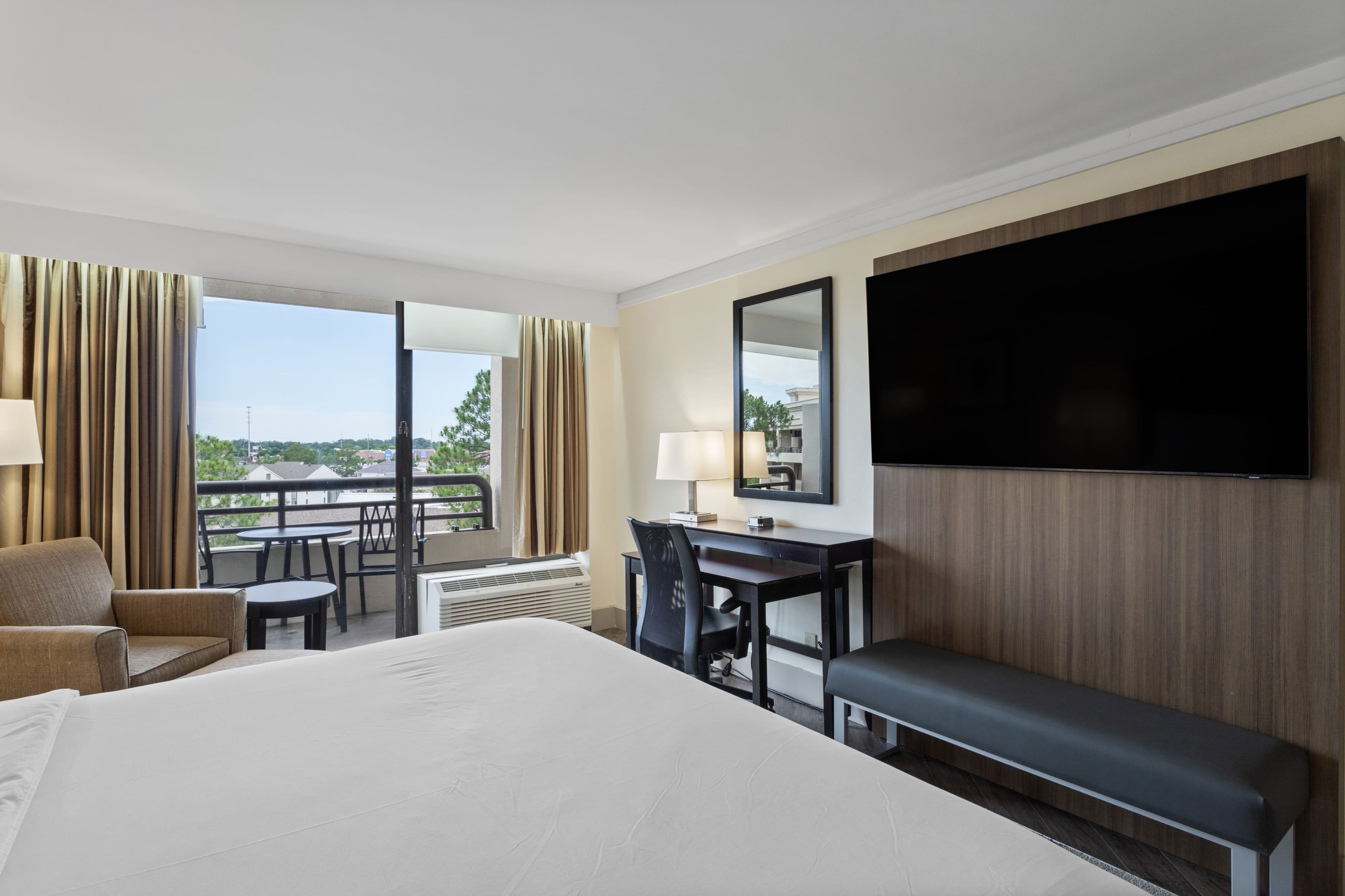 Crowne Plaza Executive Center Baton Rouge — 13