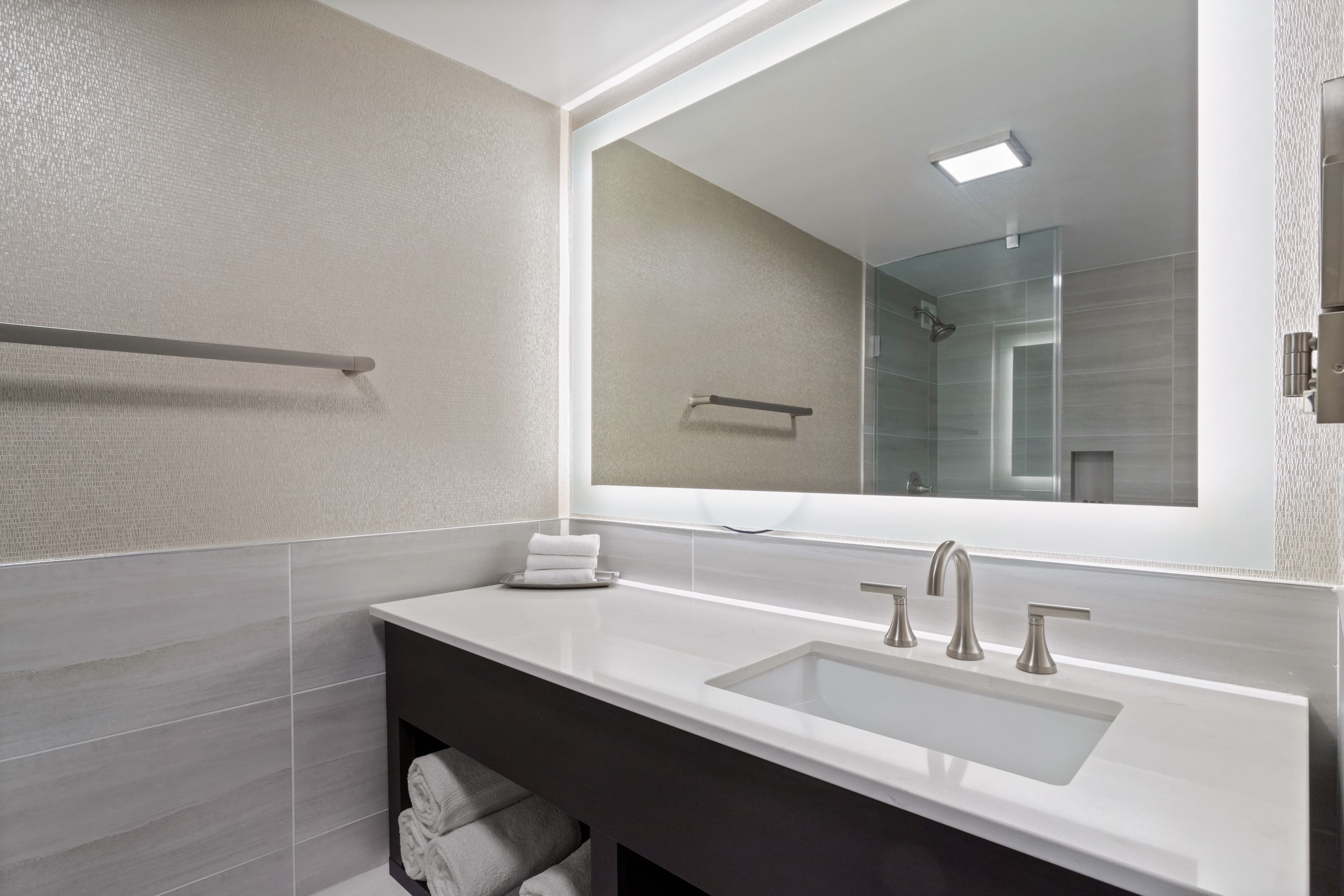Crowne Plaza Executive Center Baton Rouge — 16