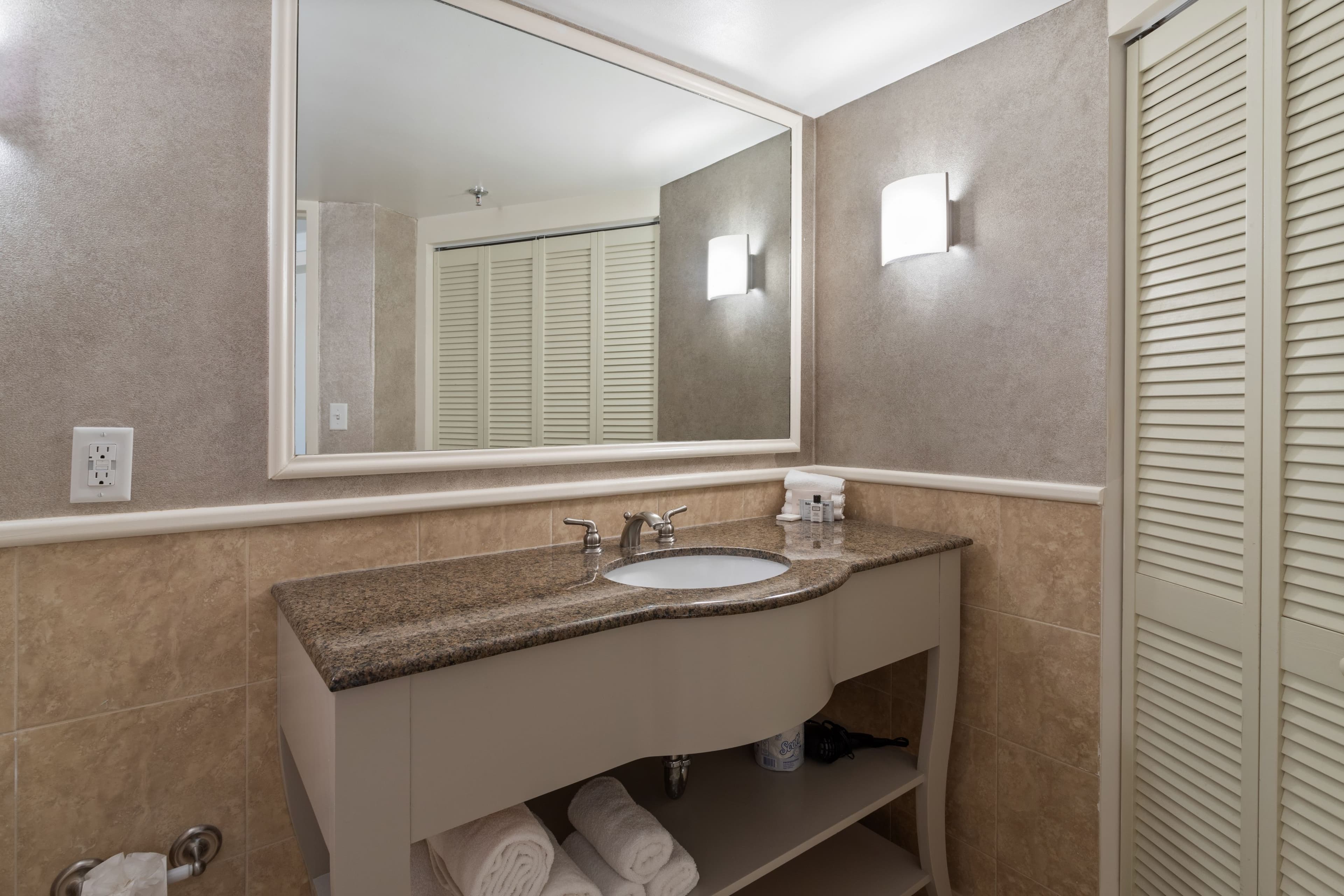 Crowne Plaza Executive Center Baton Rouge — 82