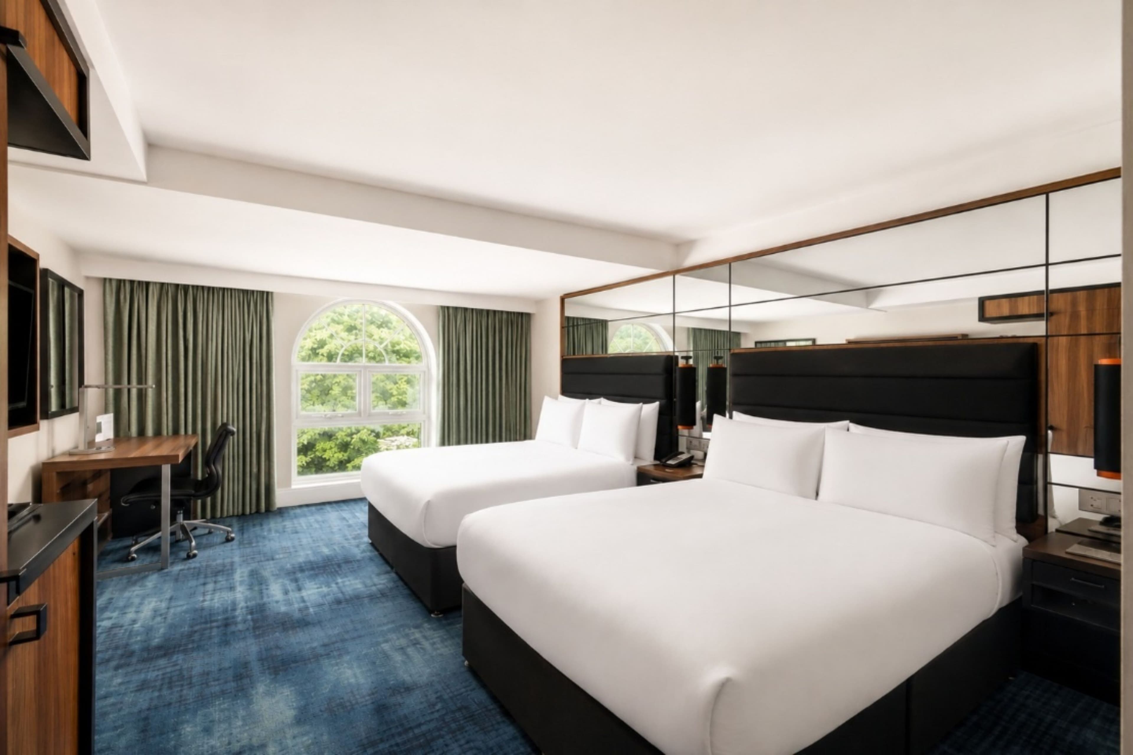 Crowne Plaza Gerrards Cross — 2