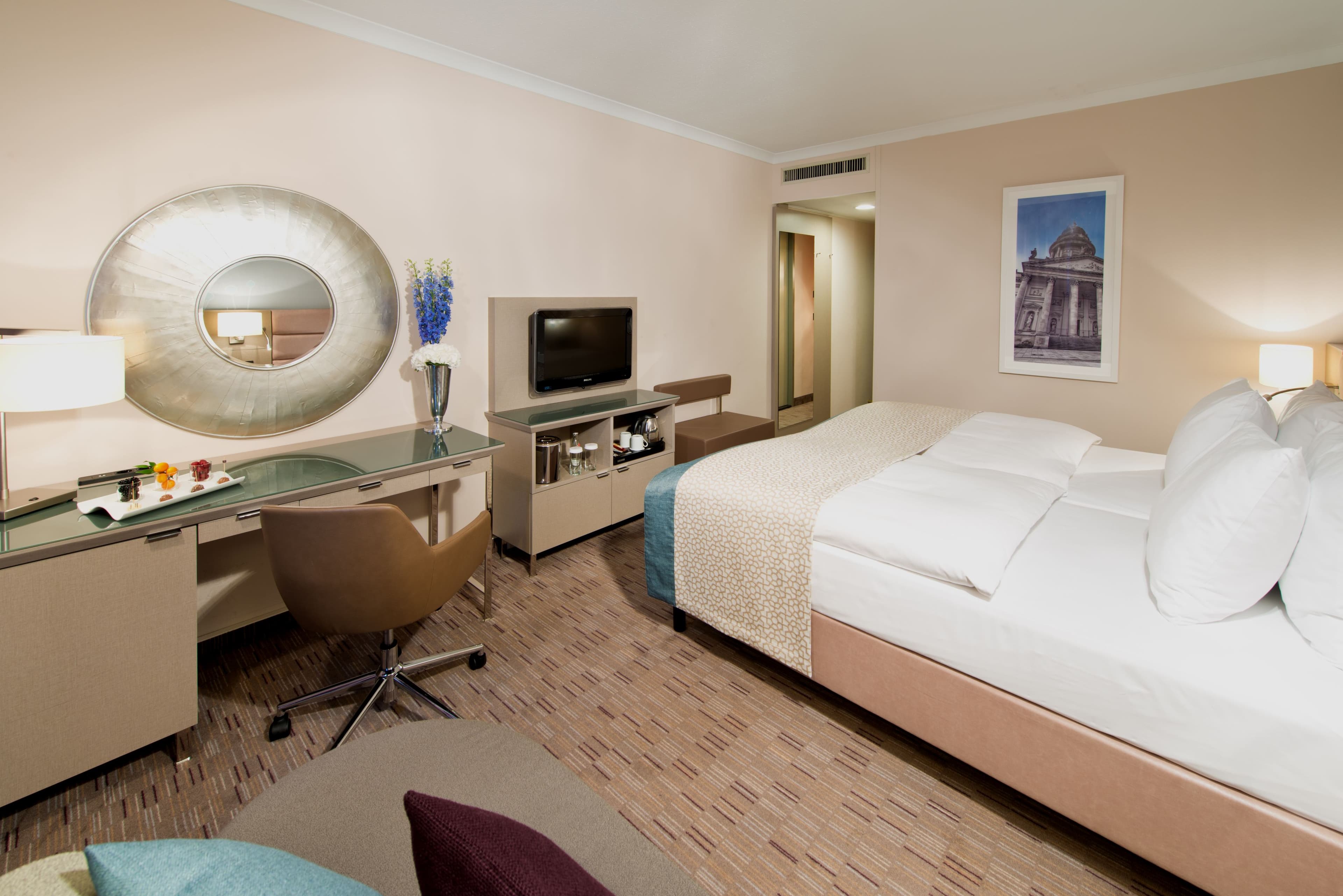 Crowne Plaza Berlin City Centre Ku'damm - Image 4
