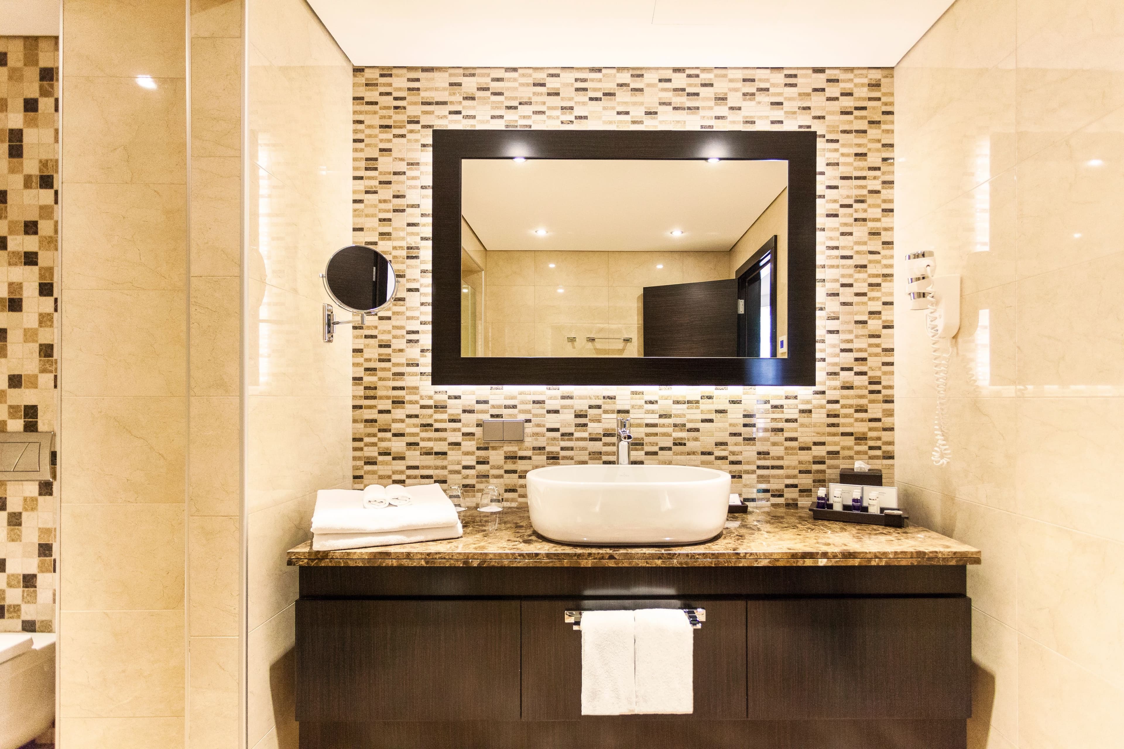 Crowne Plaza Borjomi - Image 4