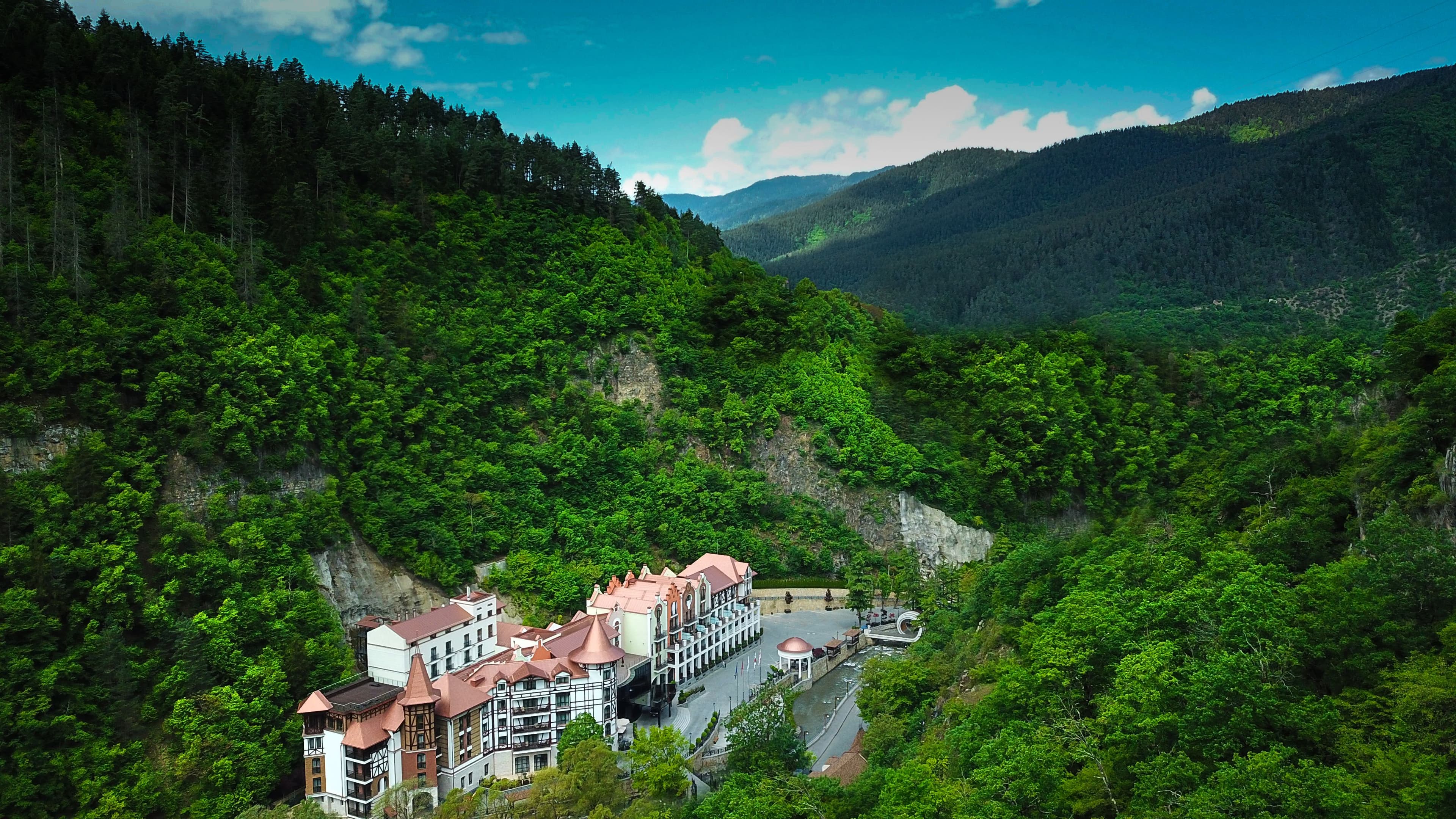 Crowne Plaza Borjomi - Image 1