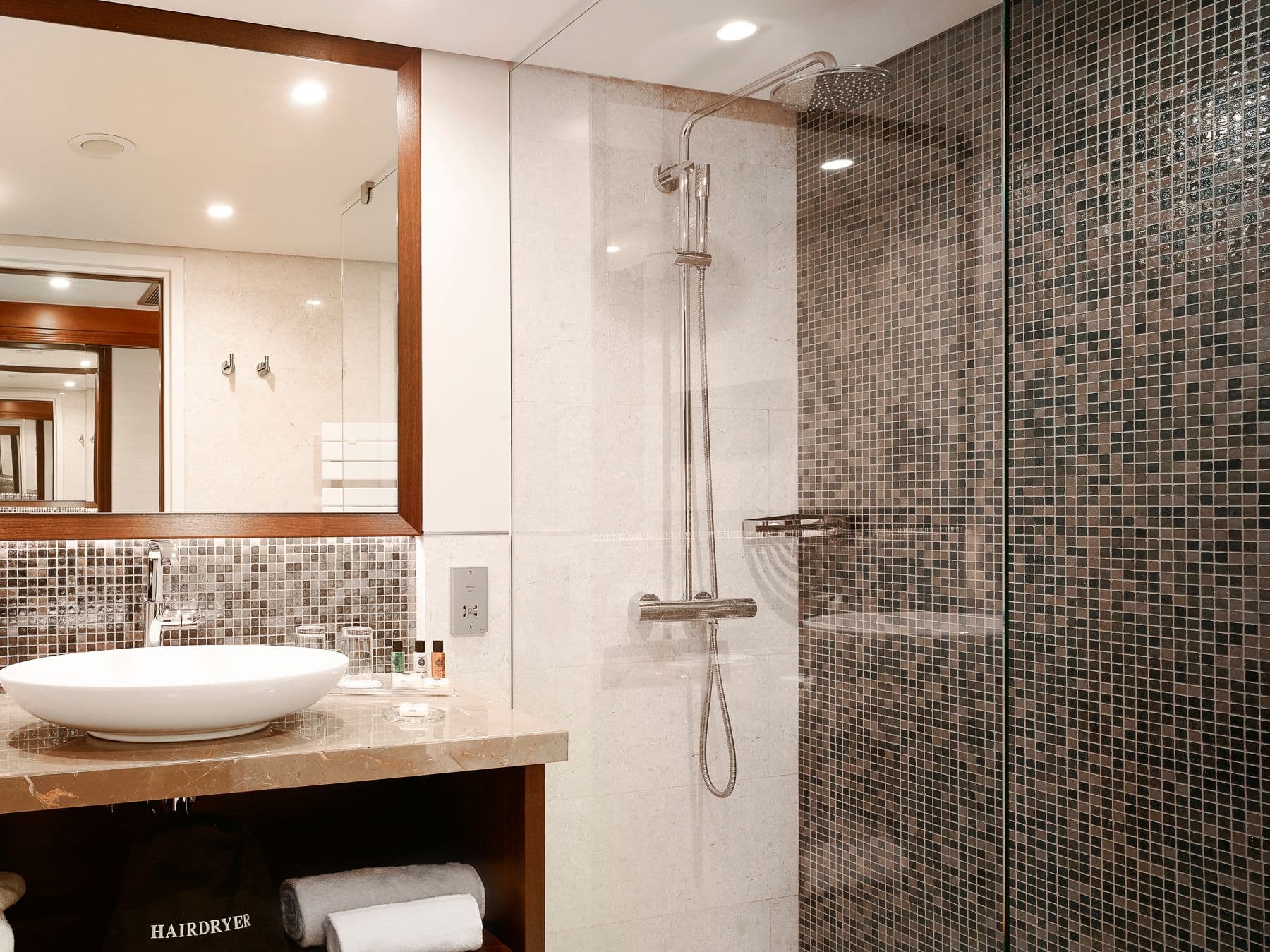 Crowne Plaza Bucharest - Image 3