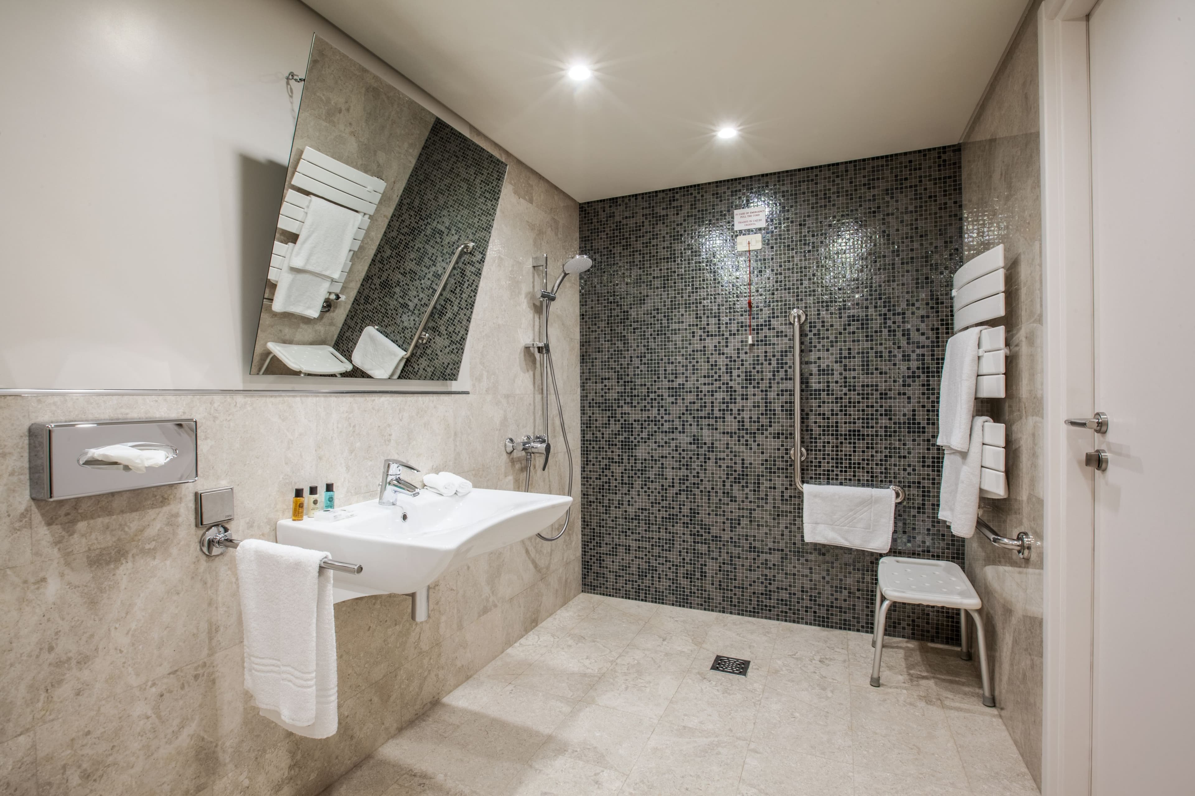 Crowne Plaza Bucharest — 8