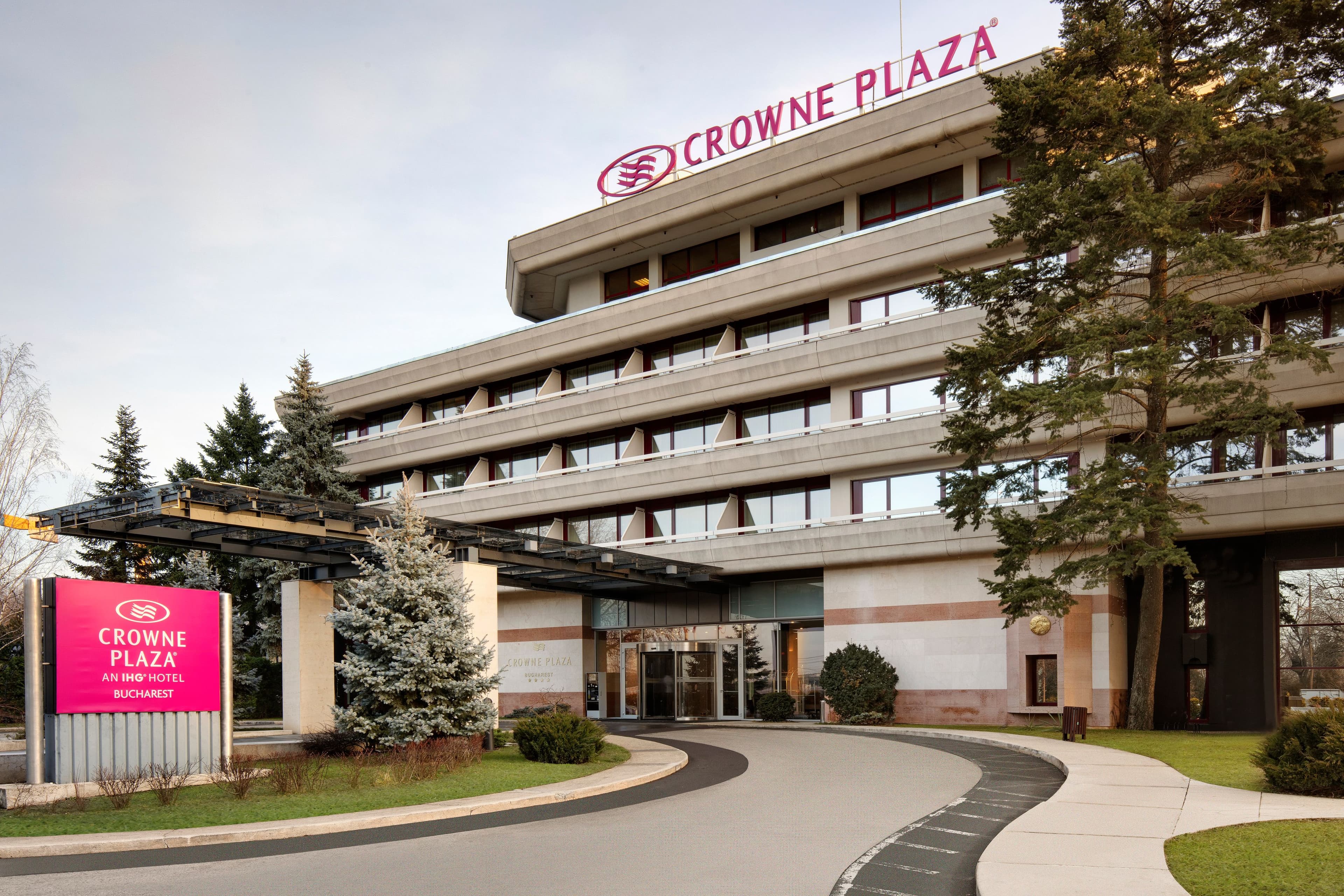 Crowne Plaza Bucharest - Image 1