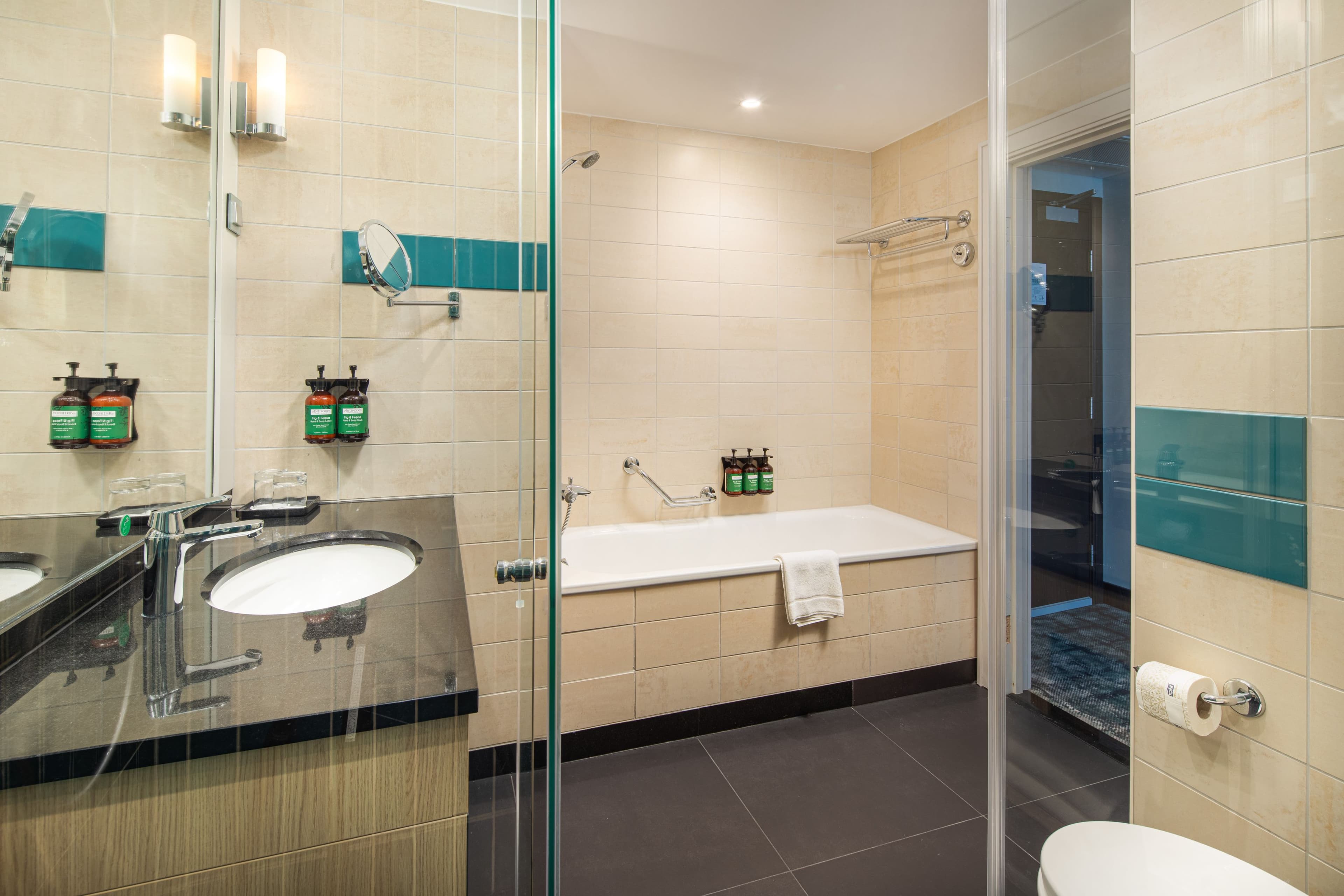 Crowne Plaza Budapest - Image 4