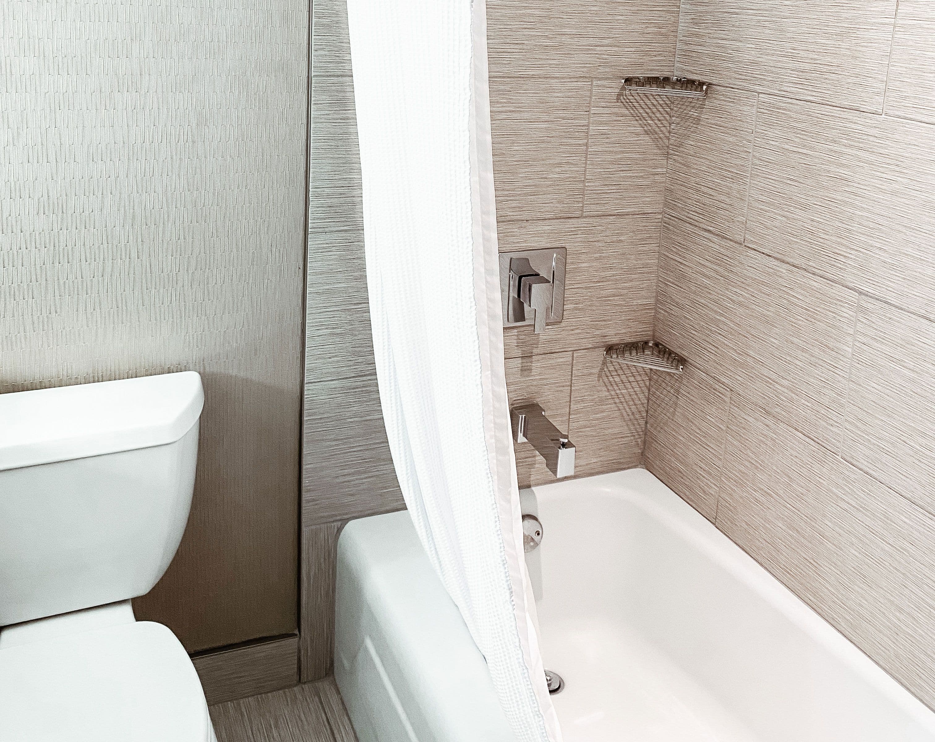 Crowne Plaza Chicago SW - Burr Ridge - Image 4