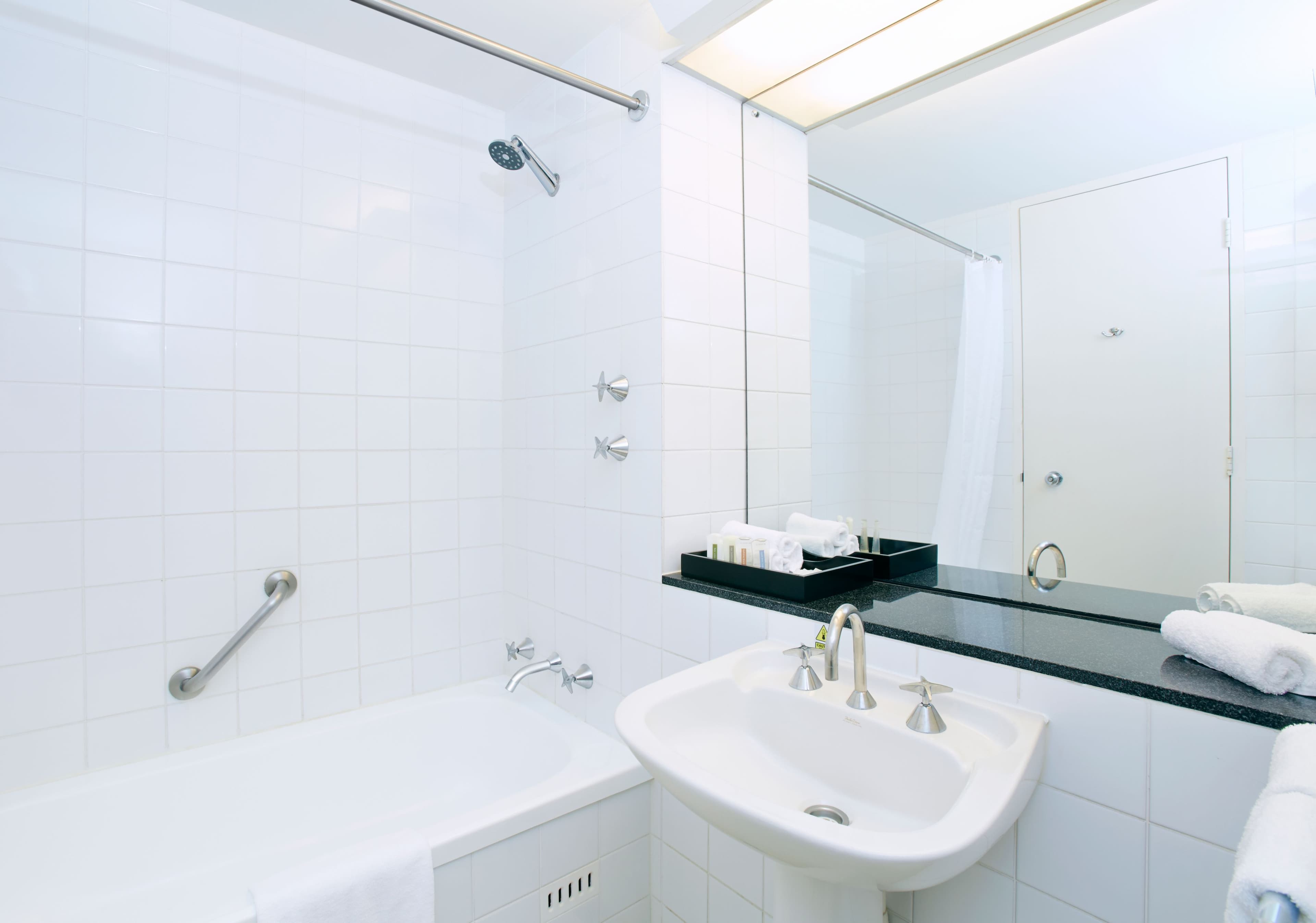 Crowne Plaza Canberra - Image 5