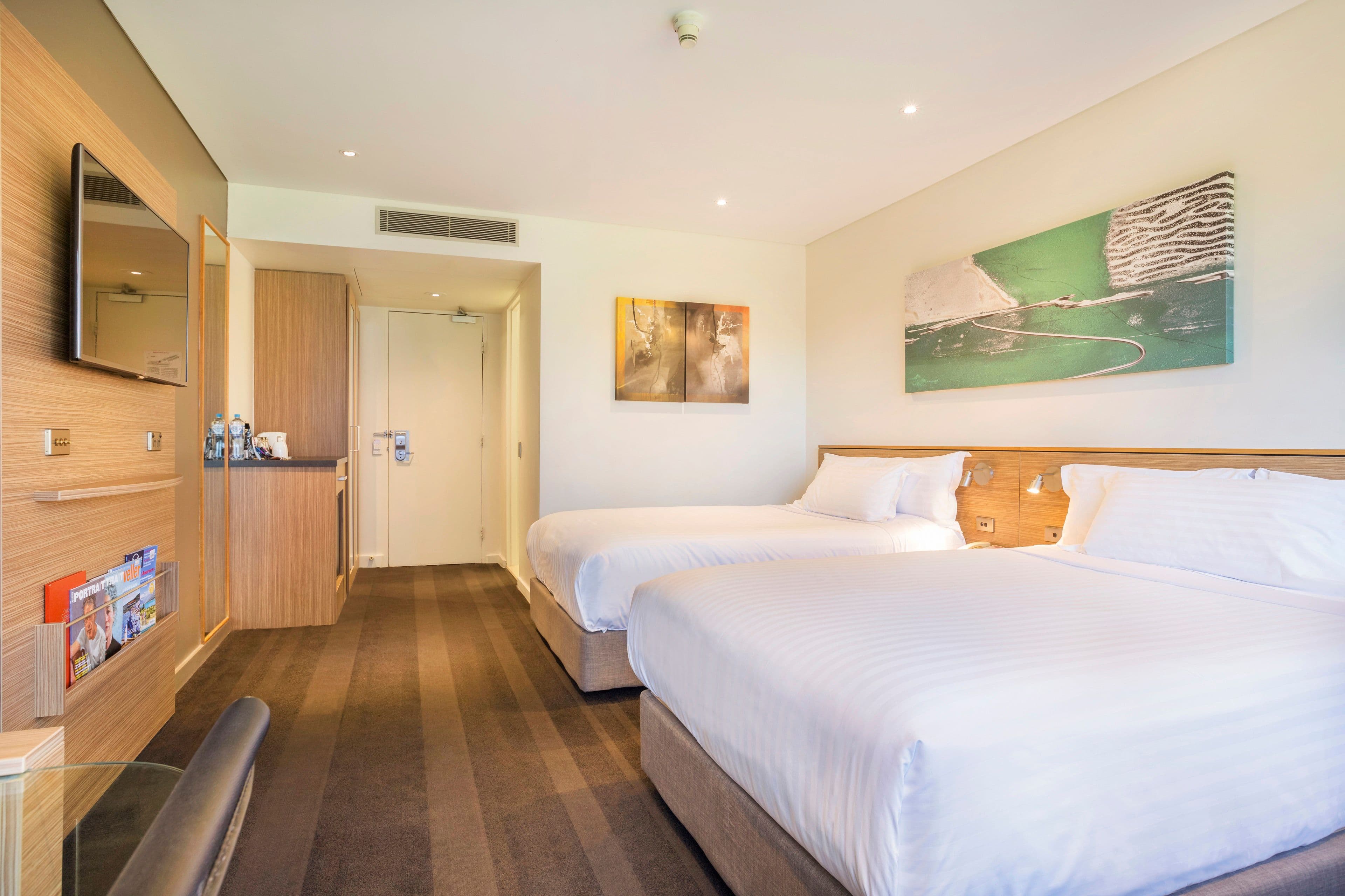Crowne Plaza Canberra - Image 3
