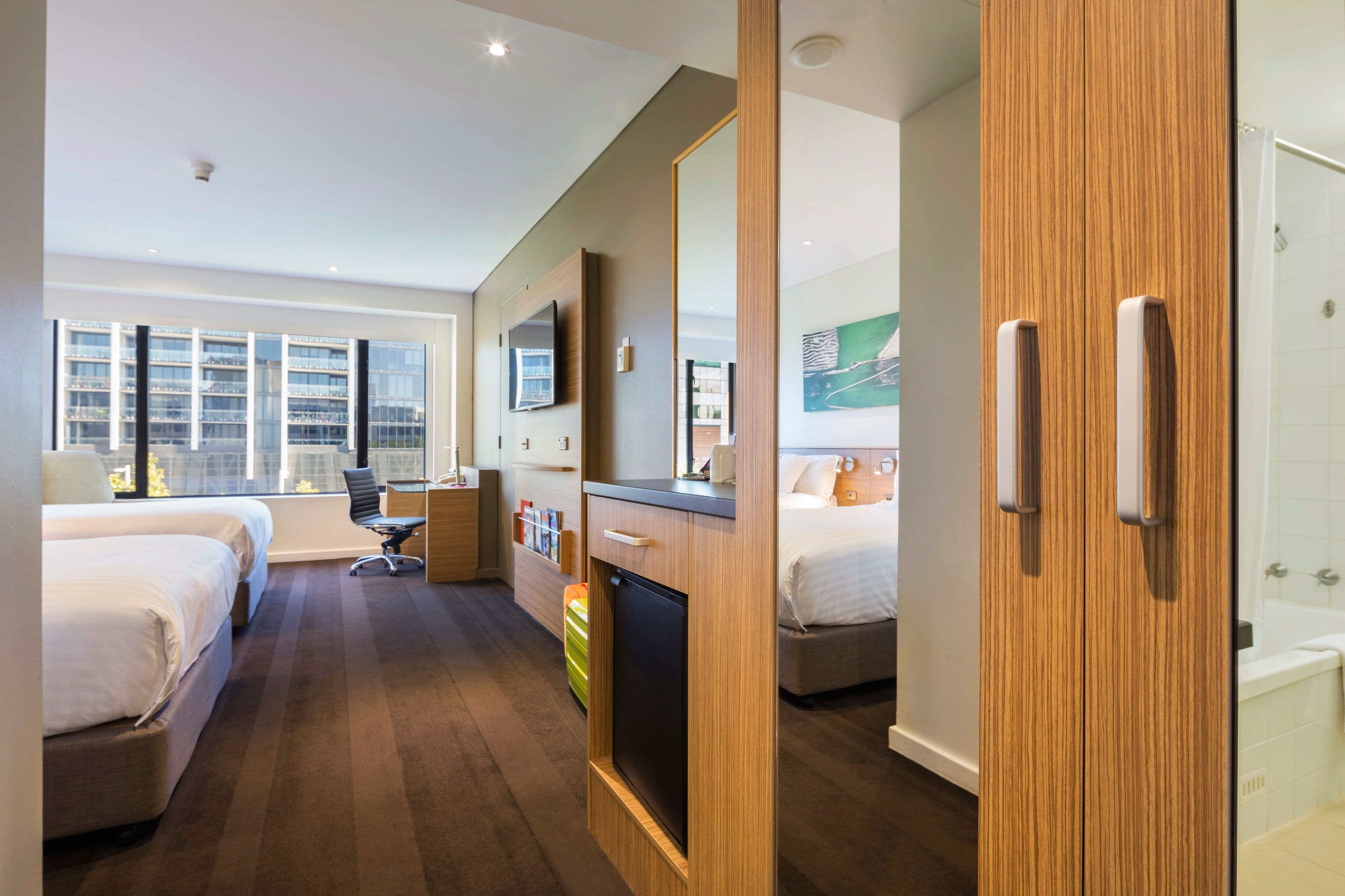 Crowne Plaza Canberra — 12