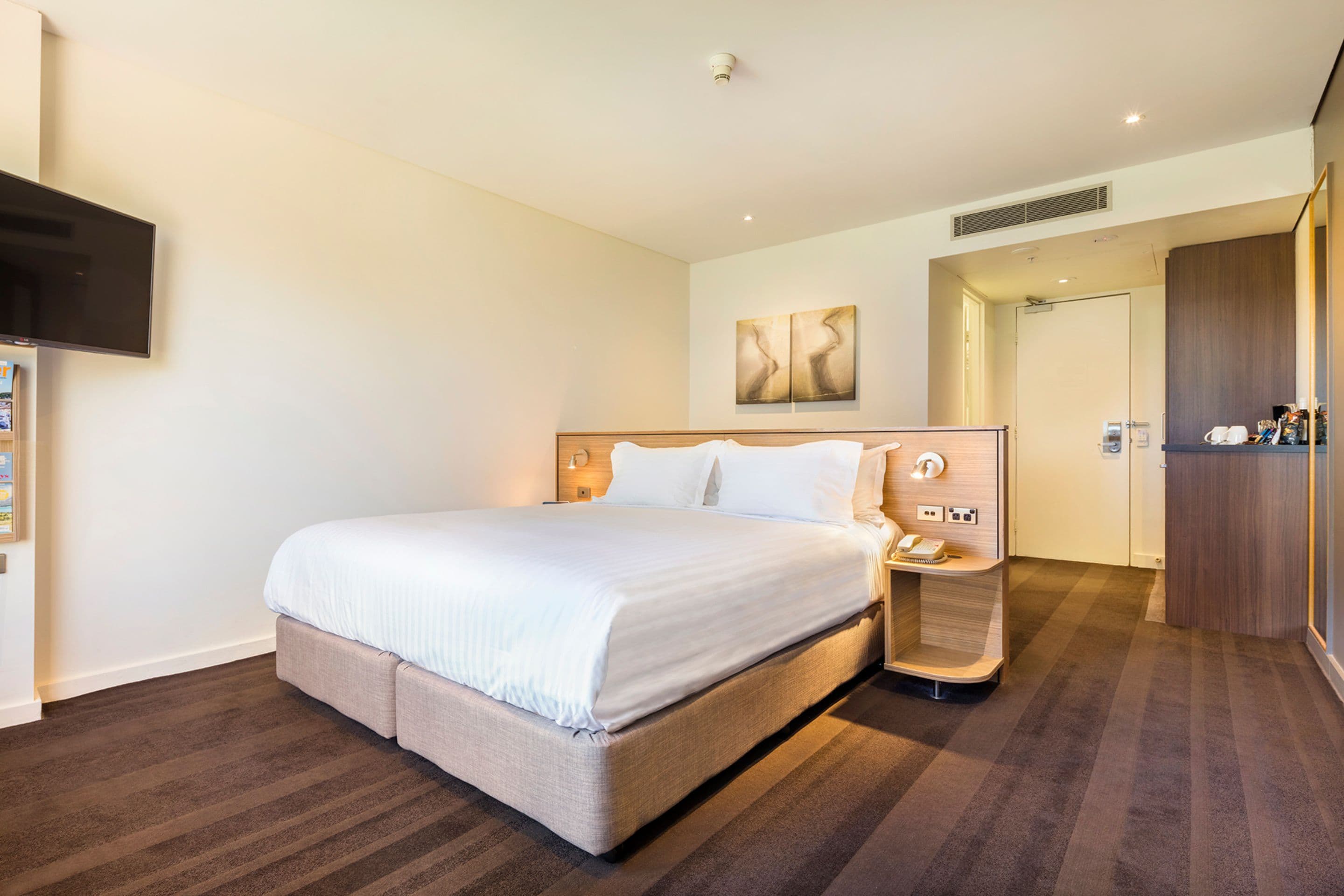 Crowne Plaza Canberra — 7
