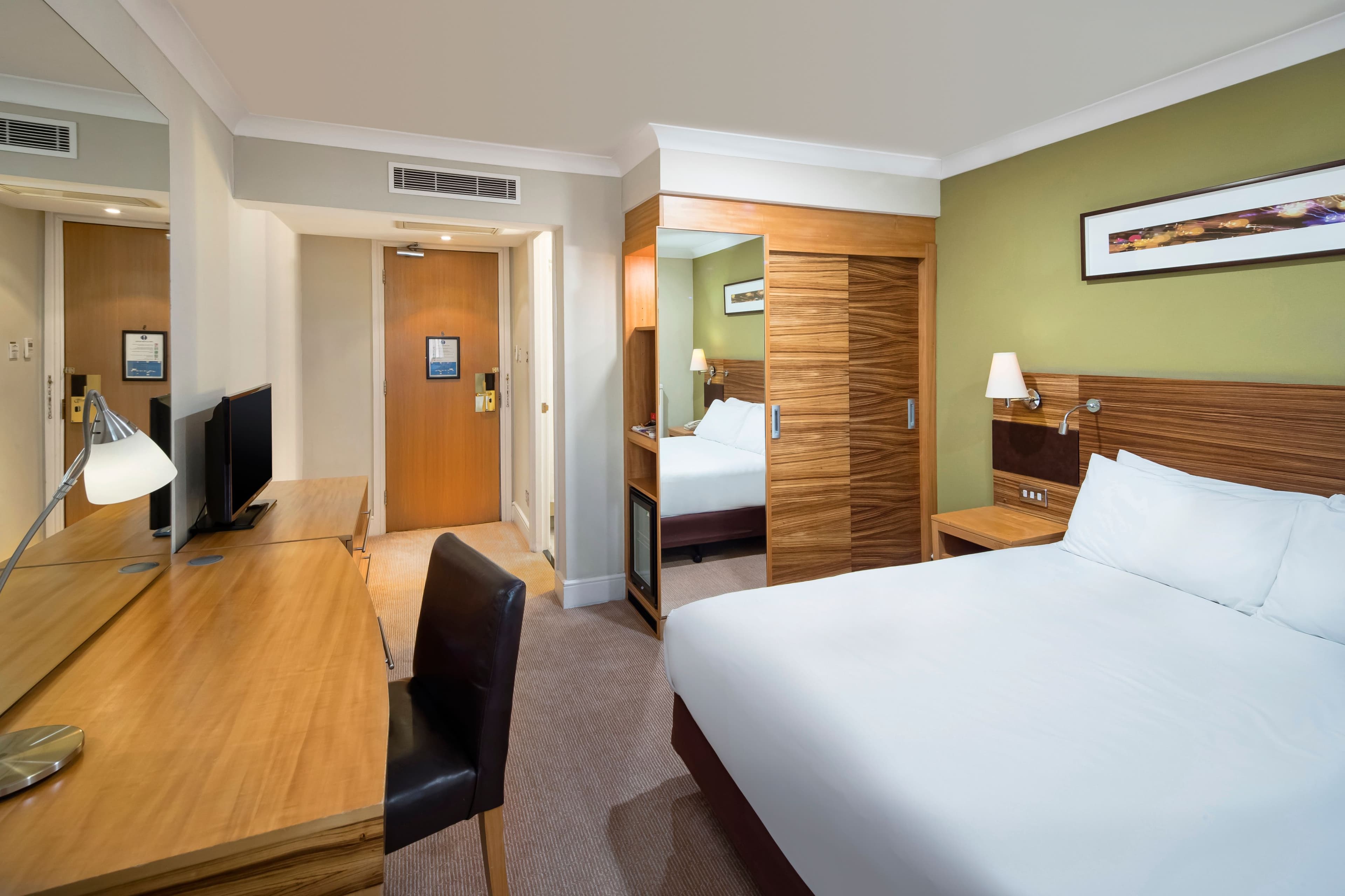 Crowne Plaza Chester - Image 3
