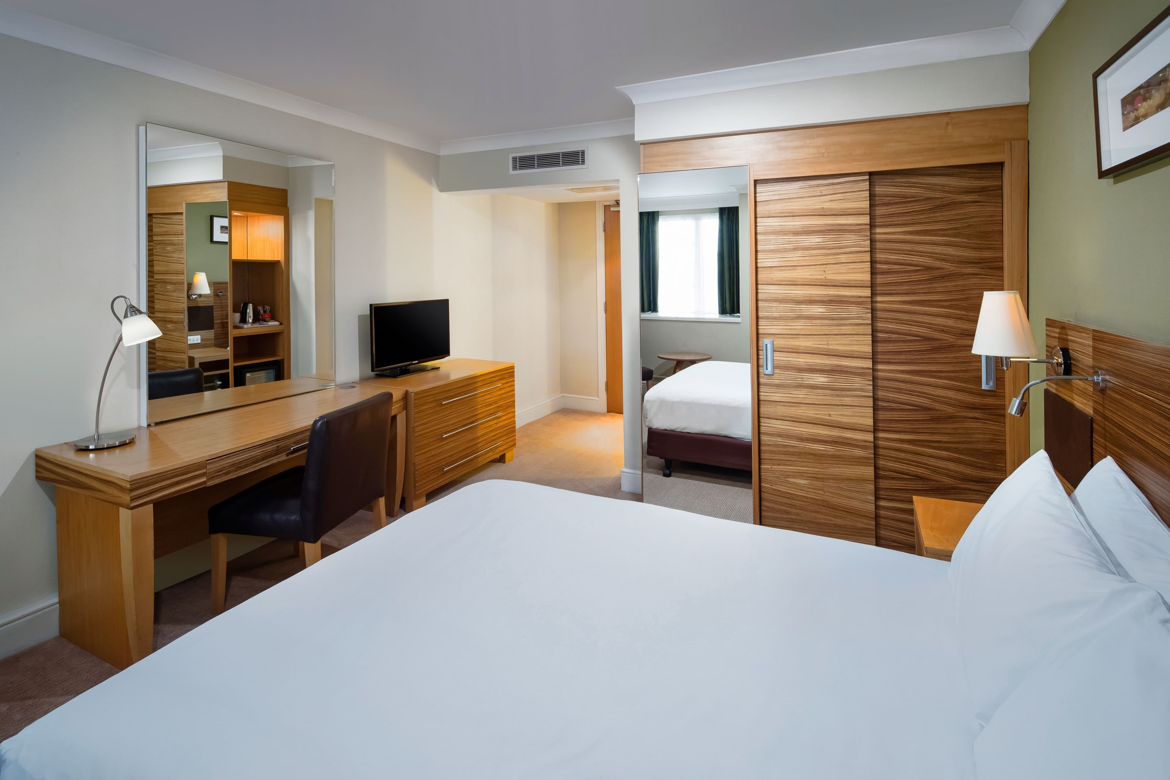 Crowne Plaza Chester - Image 2